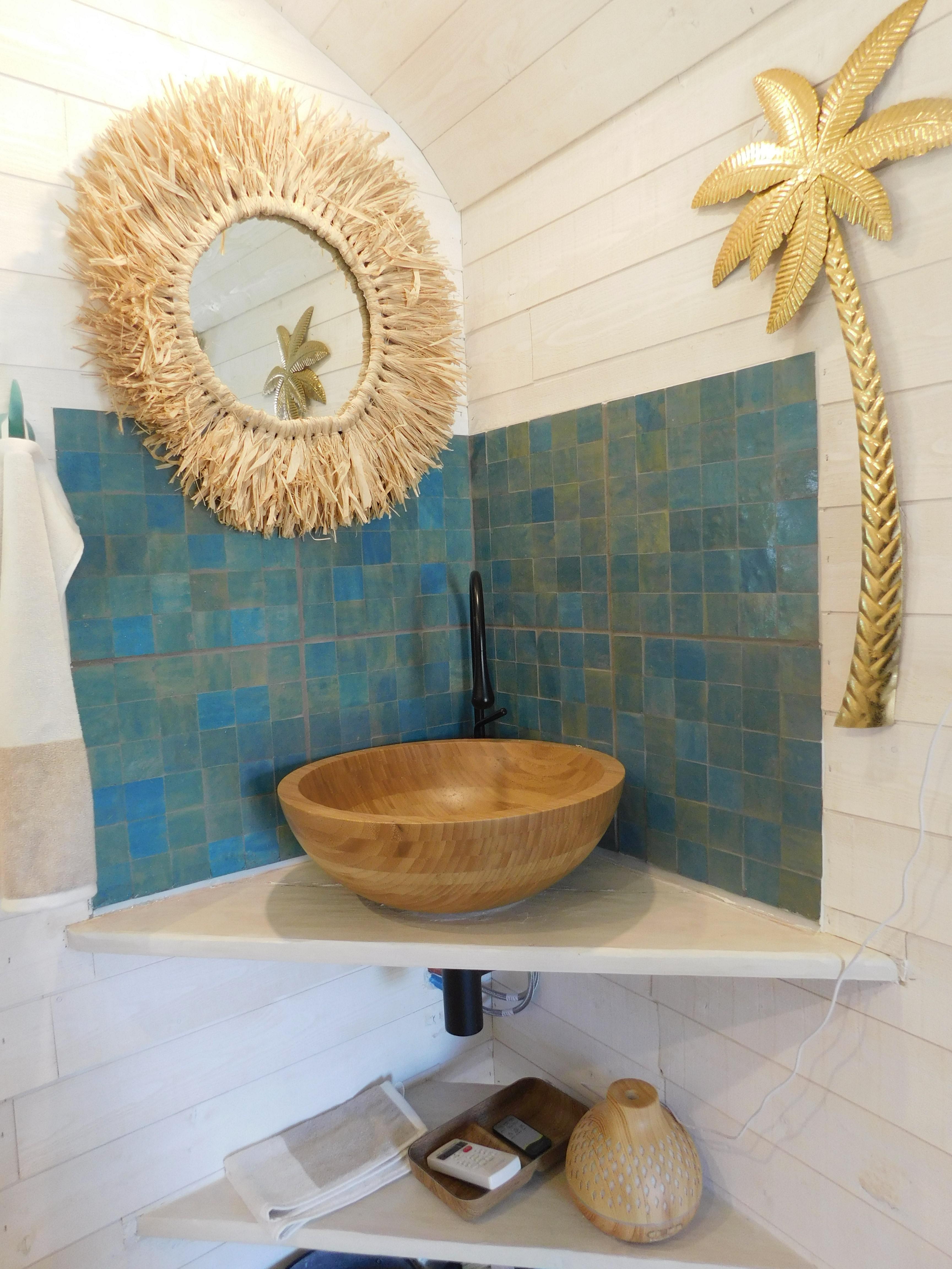 Roulotte Pura Vida — Séjour exotique avec spa à Gard à Nîmes — chambre