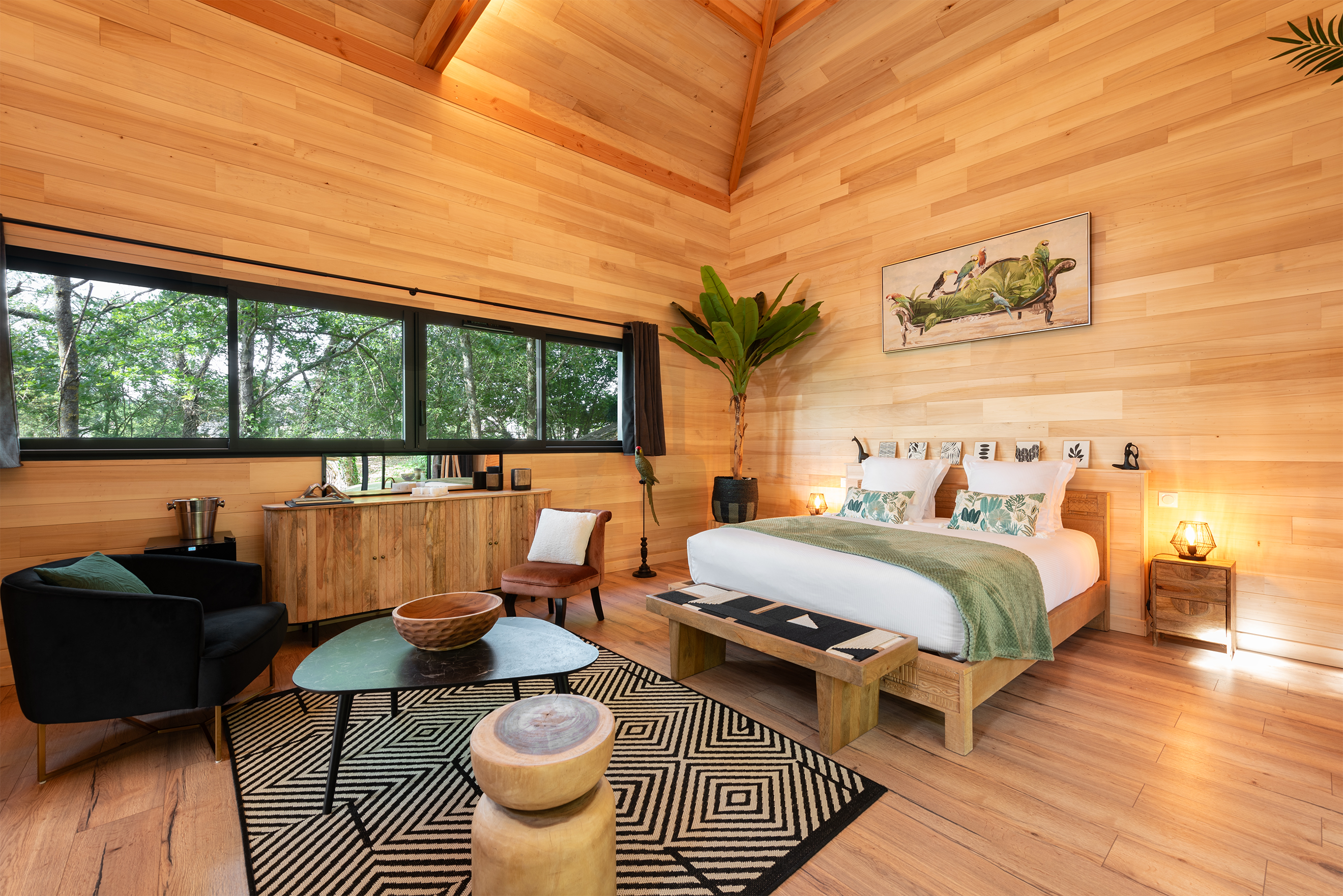 Cocoon Borneo : une cabane sur pilotis au cœur de l'Aveyron à Naucelle — vue intérieure