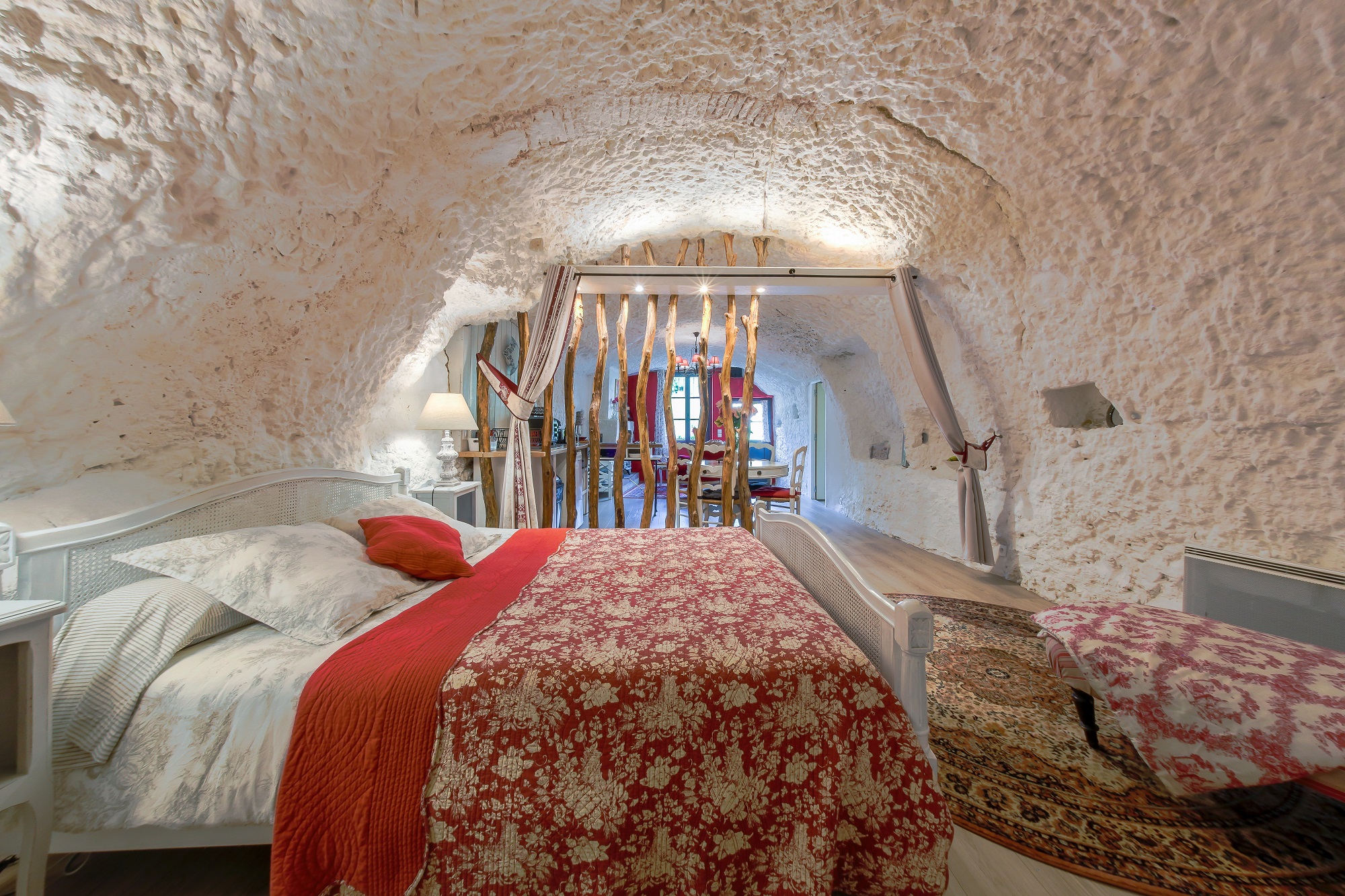 Gîte troglodytique du Vigneron : une immersion dans la roche à Noizay — détail architectural