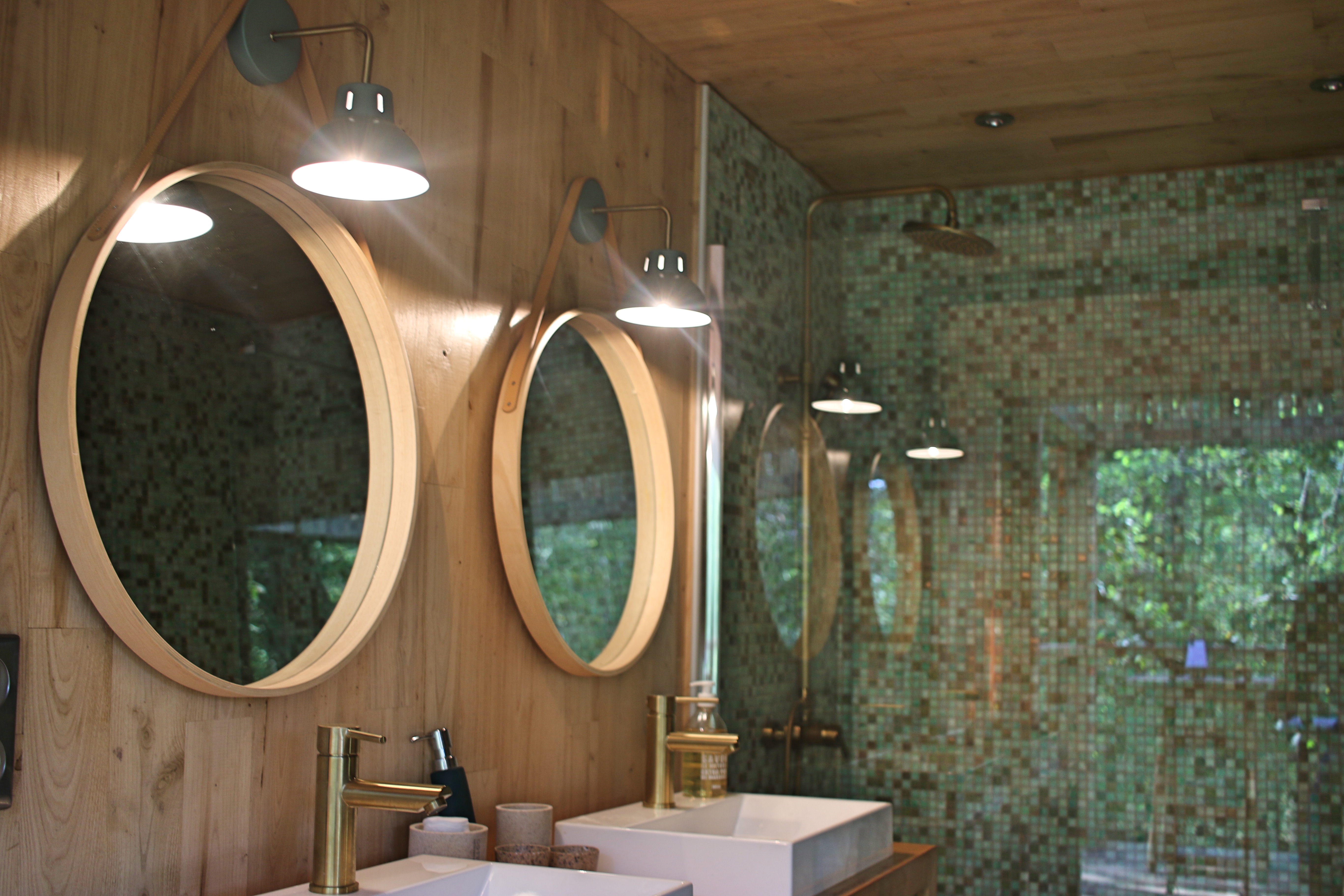 Suite Arty + « Lost Lodge » — Cabane dans les arbres avec spa à Indre-et-Loire à Tours — salle de bain