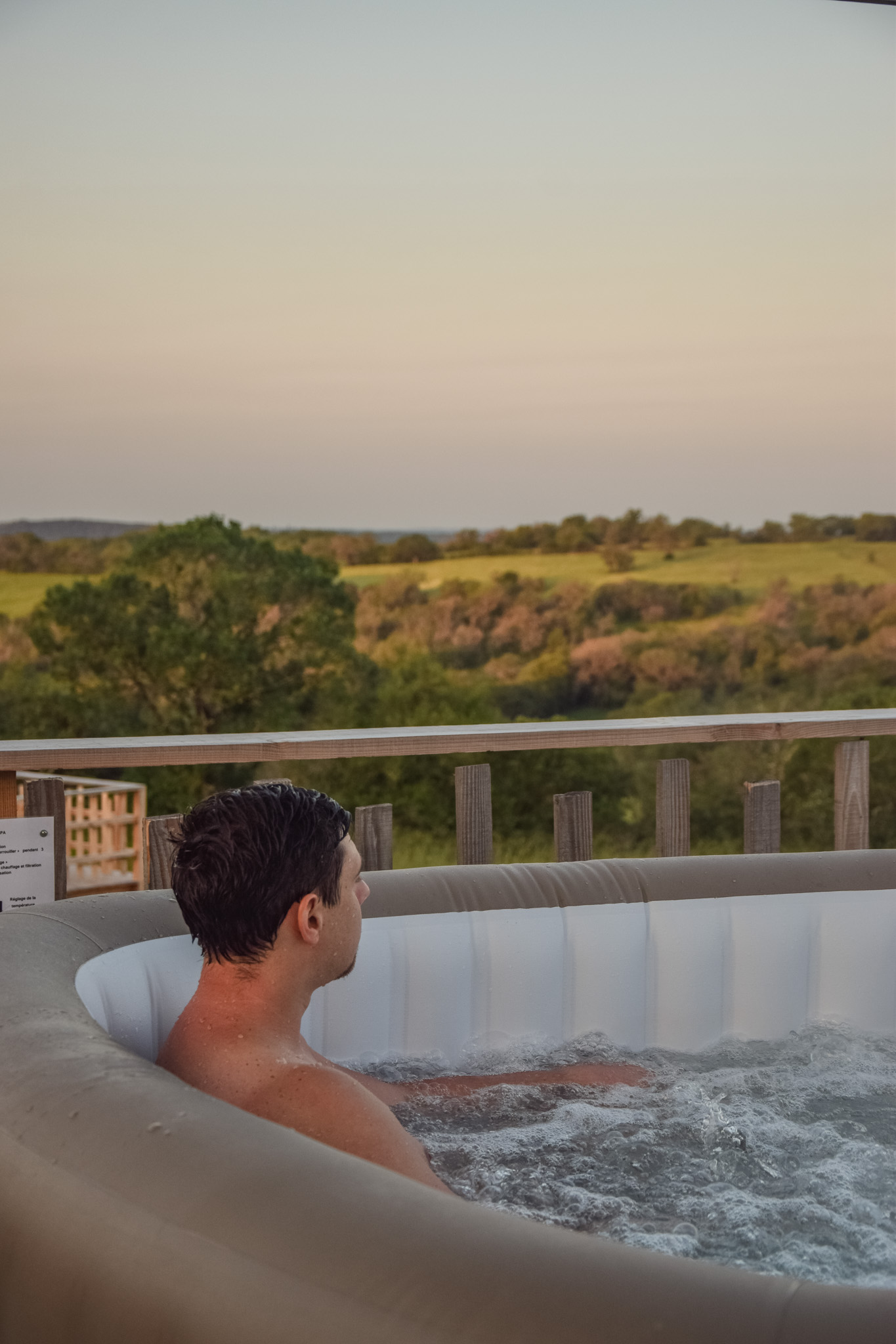 Évasion sensorielle dans une bulle de luxe avec spa en Midi-Pyrénées à Cabrerets — salle de bain