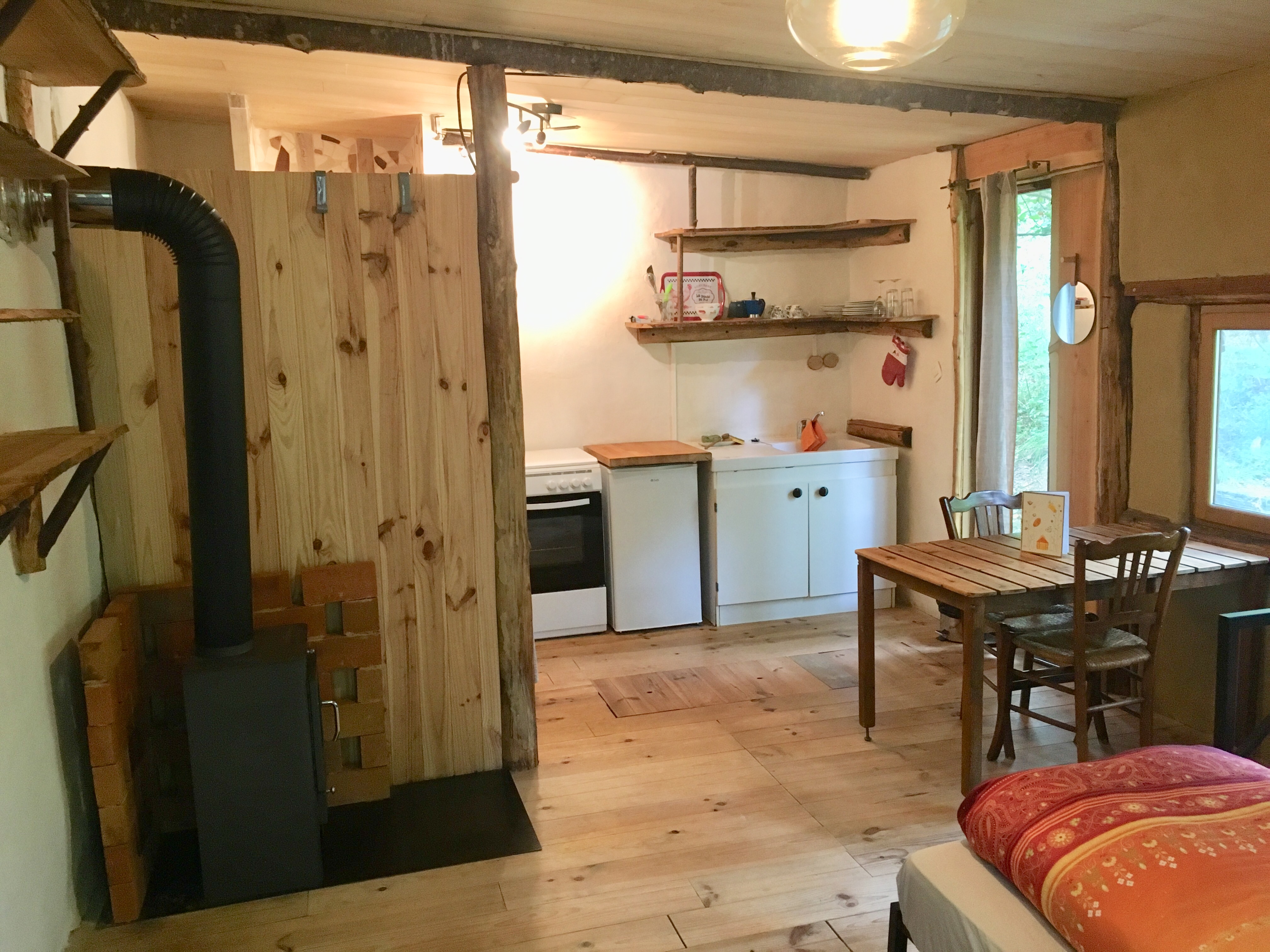 Petite cabane en terre-paille — Évasion cosy à Haute-Vienne