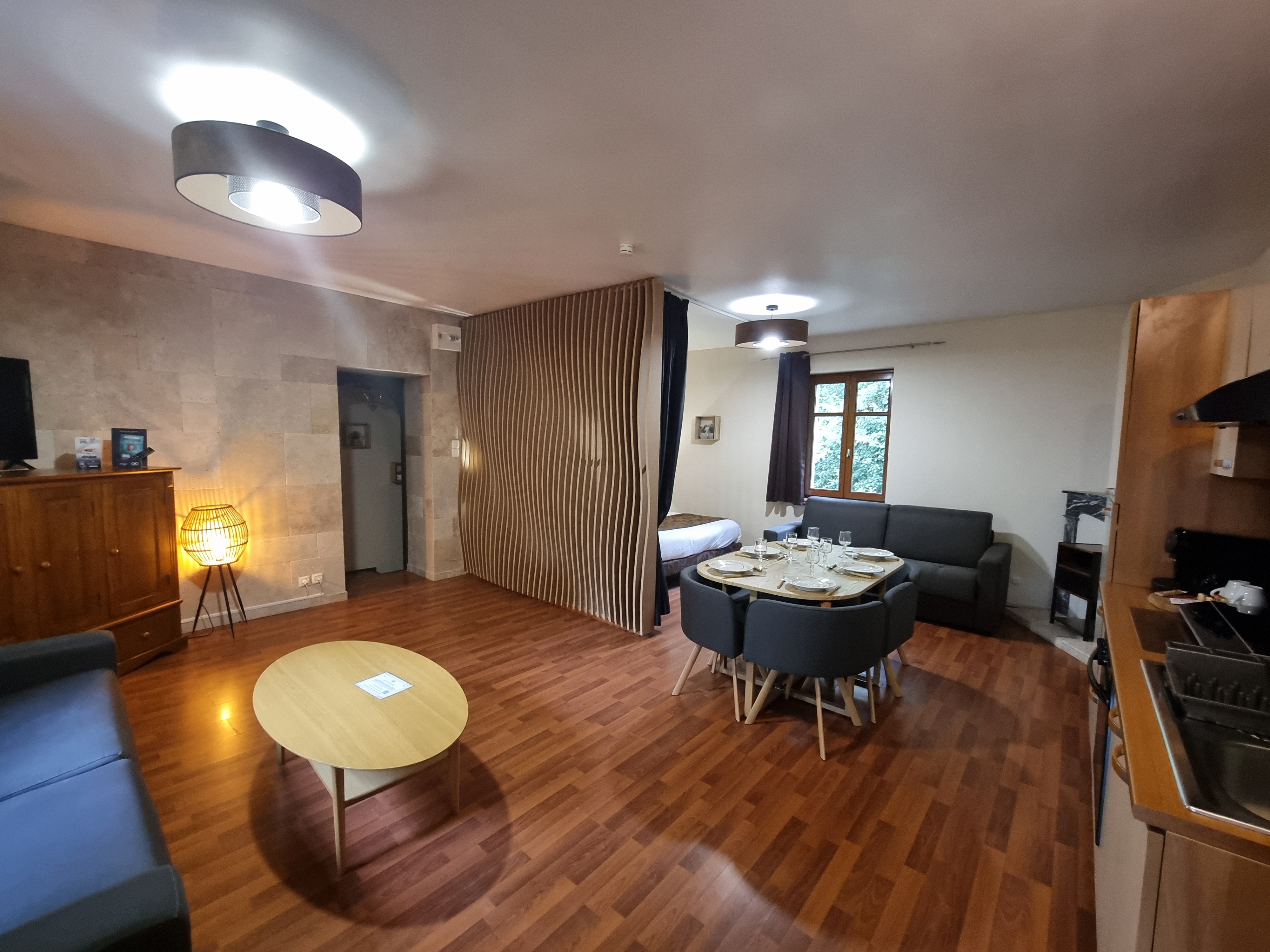 Gîte avec jacuzzi — Maison insolite avec spa à Ain à Meillonnas — cuisine