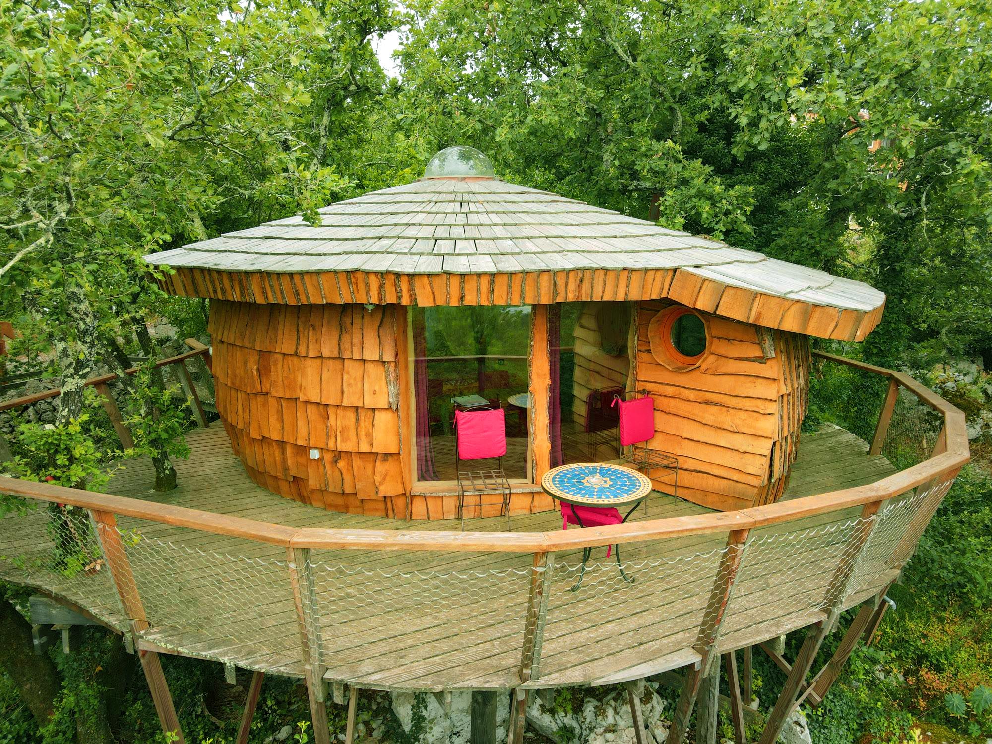 Cabane Romances Nippones — Cabane perchée à 2m dans l'Hérault à Souleyourt — vue intérieure