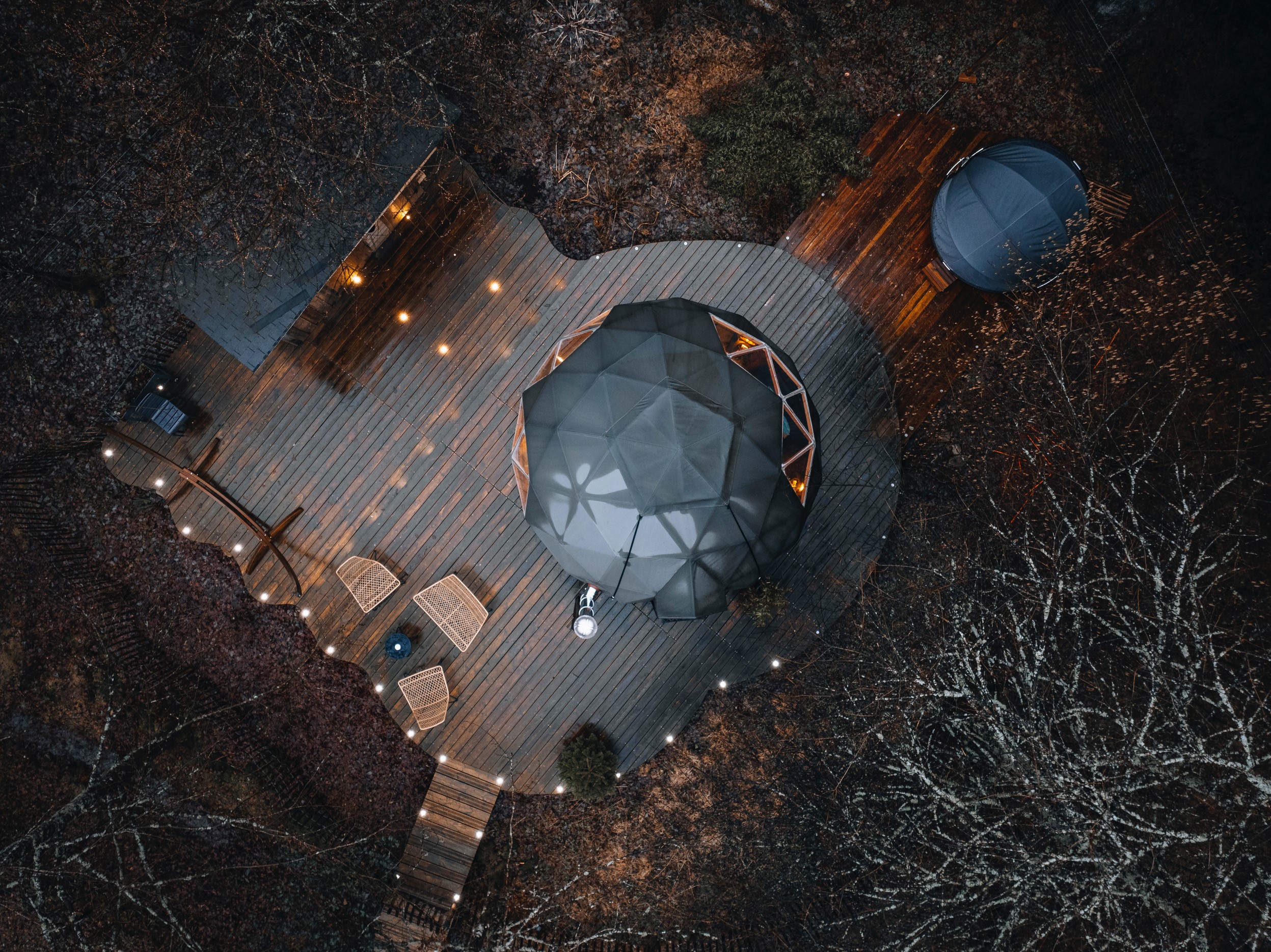 Dôme au milieu des Alpagas — Nuit étoilée à 840m d'altitude dans les Vosges à Épinal — détail architectural