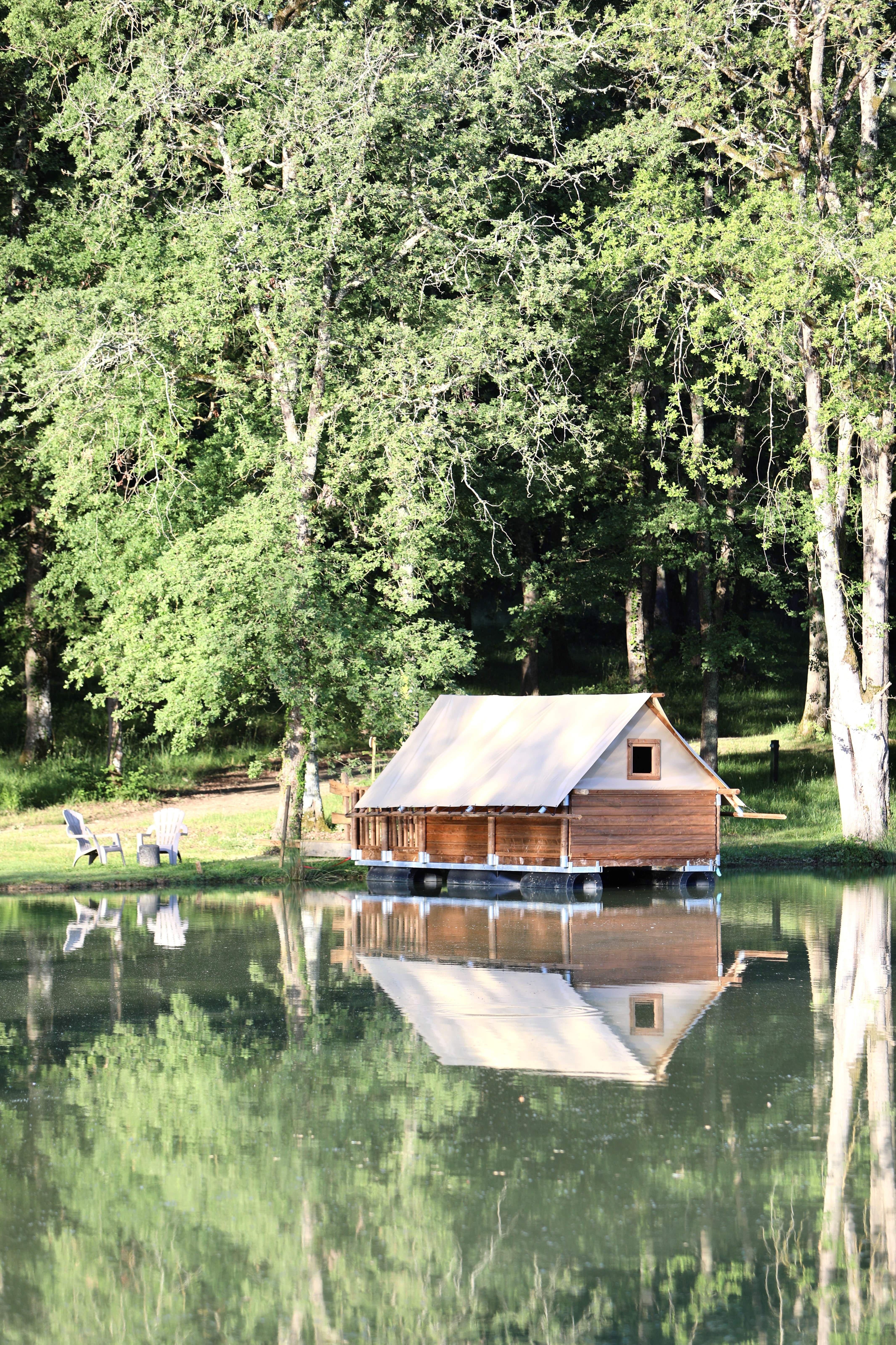 La p'tite Cabane flottante — Cabane sur pilotis avec spa à Gers à Riguepeu — environnement naturel