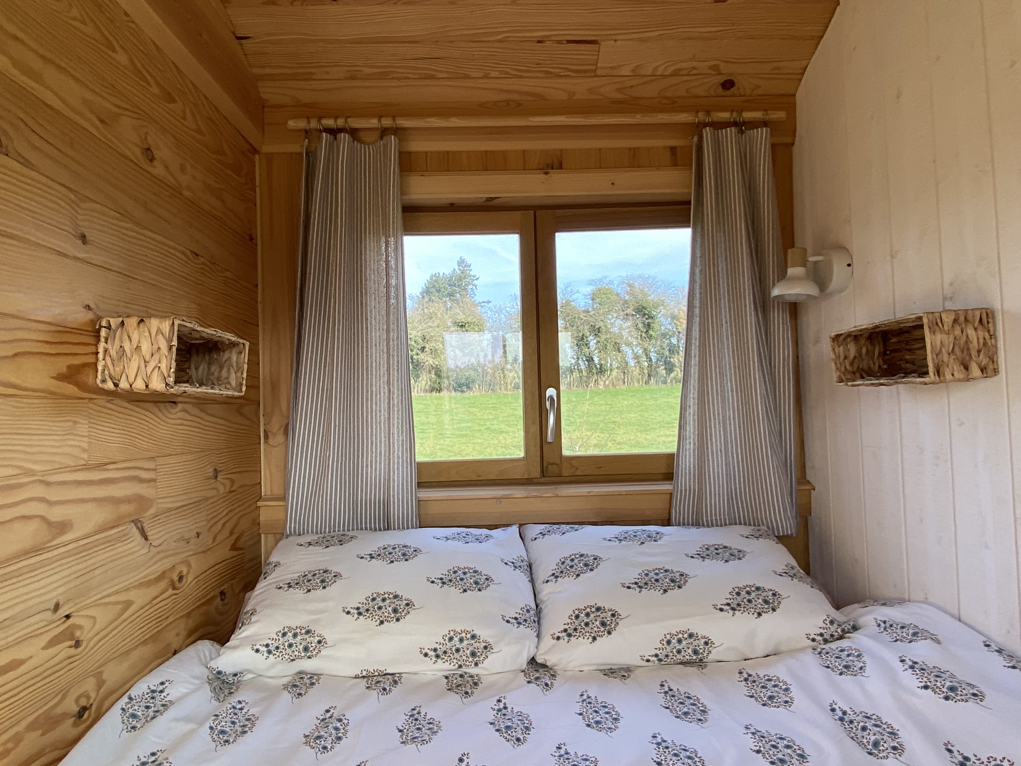 Roulotte 360°nature : une immersion au cœur du Limousin à Champnétery — vue depuis la terrasse