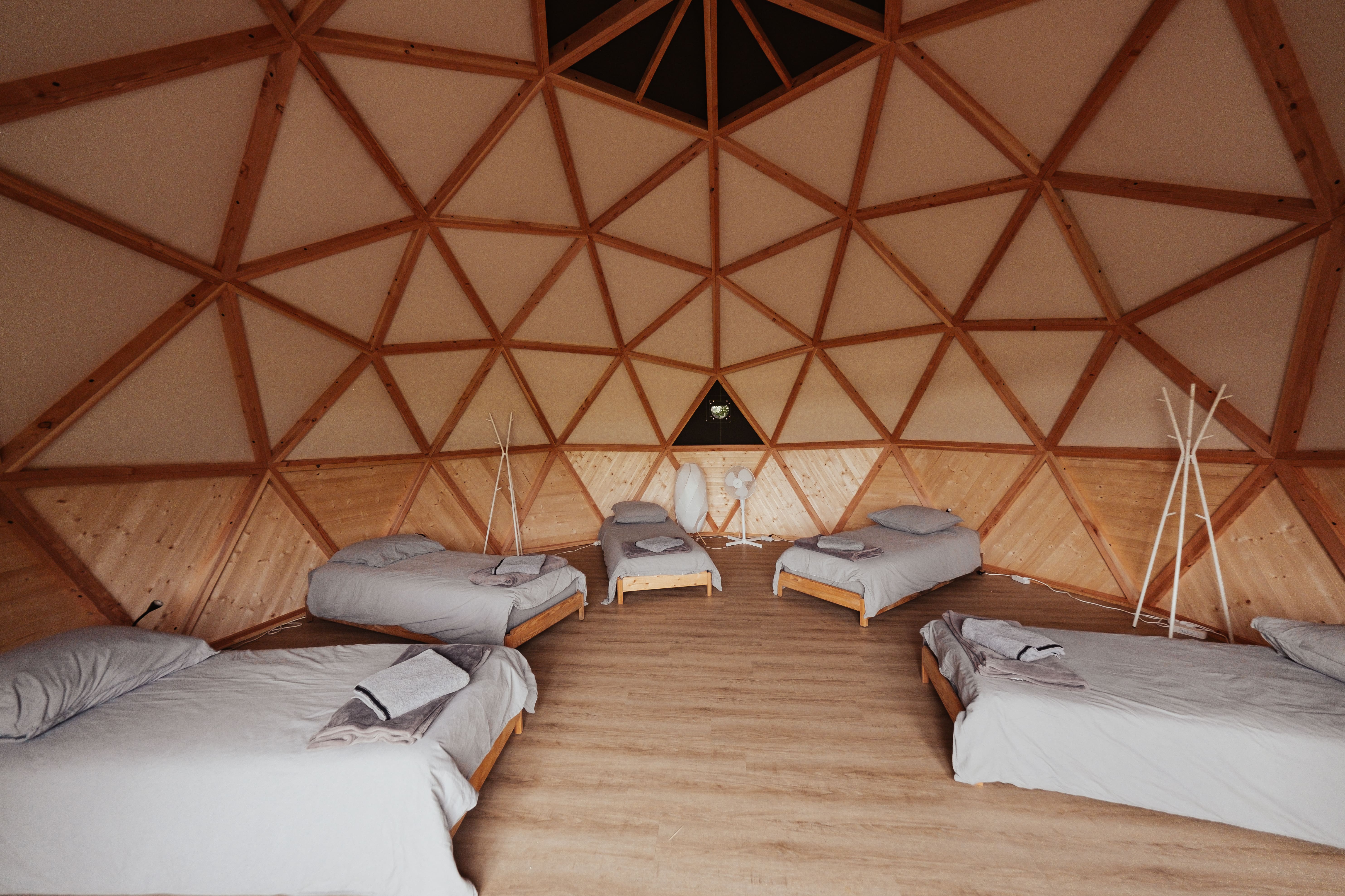 Un dôme glamping au bord d'un lac privé en Aquitaine à Sadirac — chambre