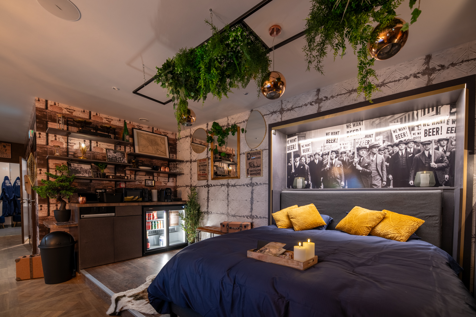 Prohibition - Love, Atypique room & Spa & Sauna — Chambre à thème avec spa à Indre à Châteauroux — espace de vie