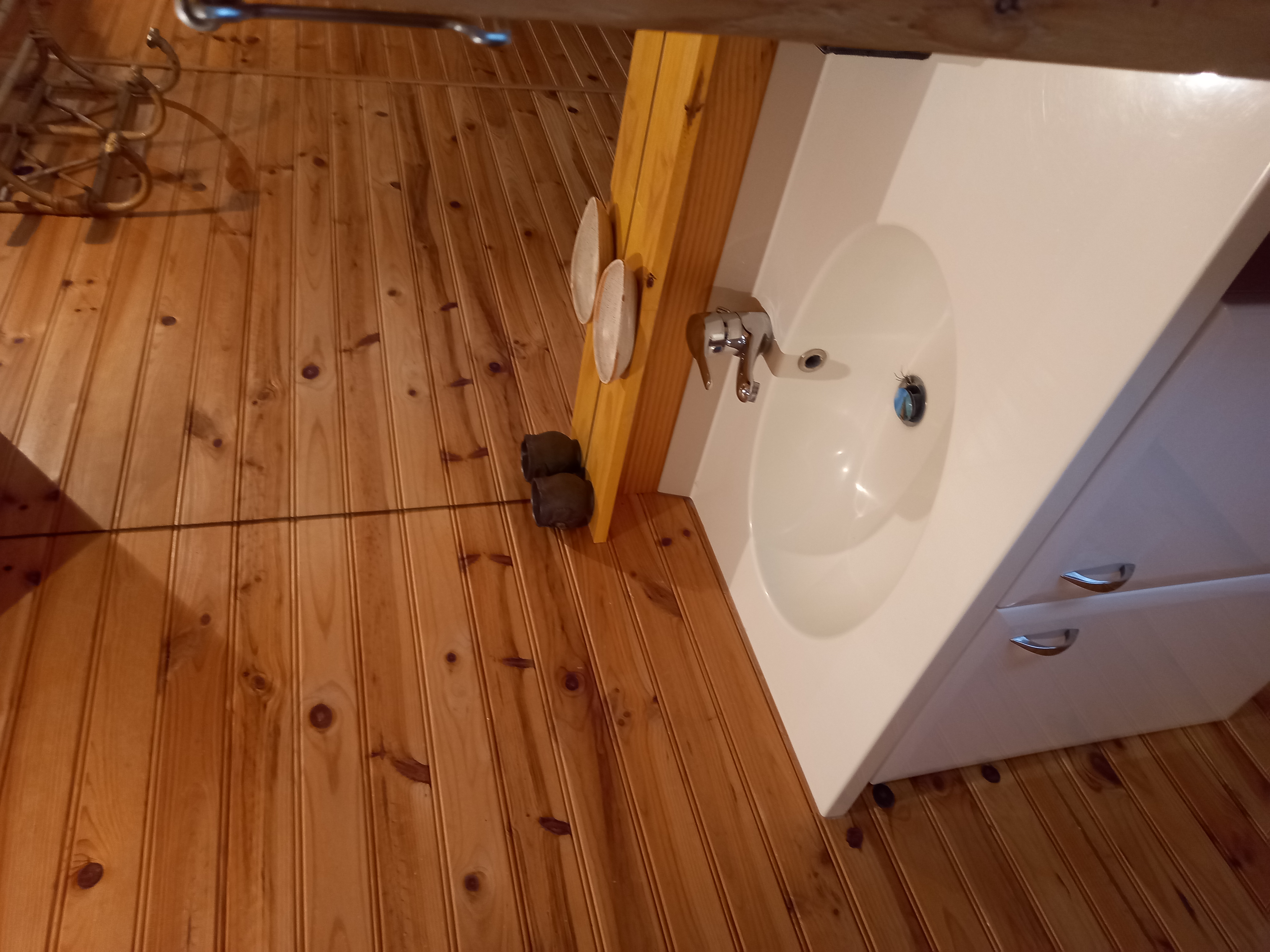 Le tonneau : une expérience unique en Basse-Normandie à Repentigny — salle de bain