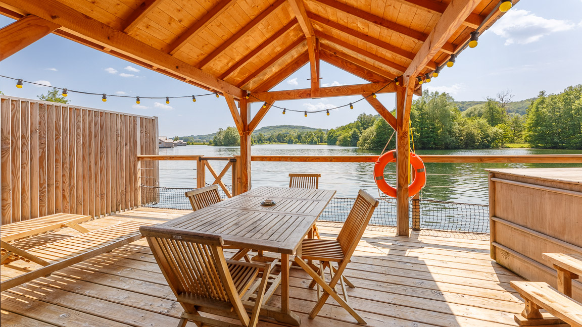 Cabane sur l'eau avec bain nordique — Escapade insolite à Somme à Beauchamps — détail architectural