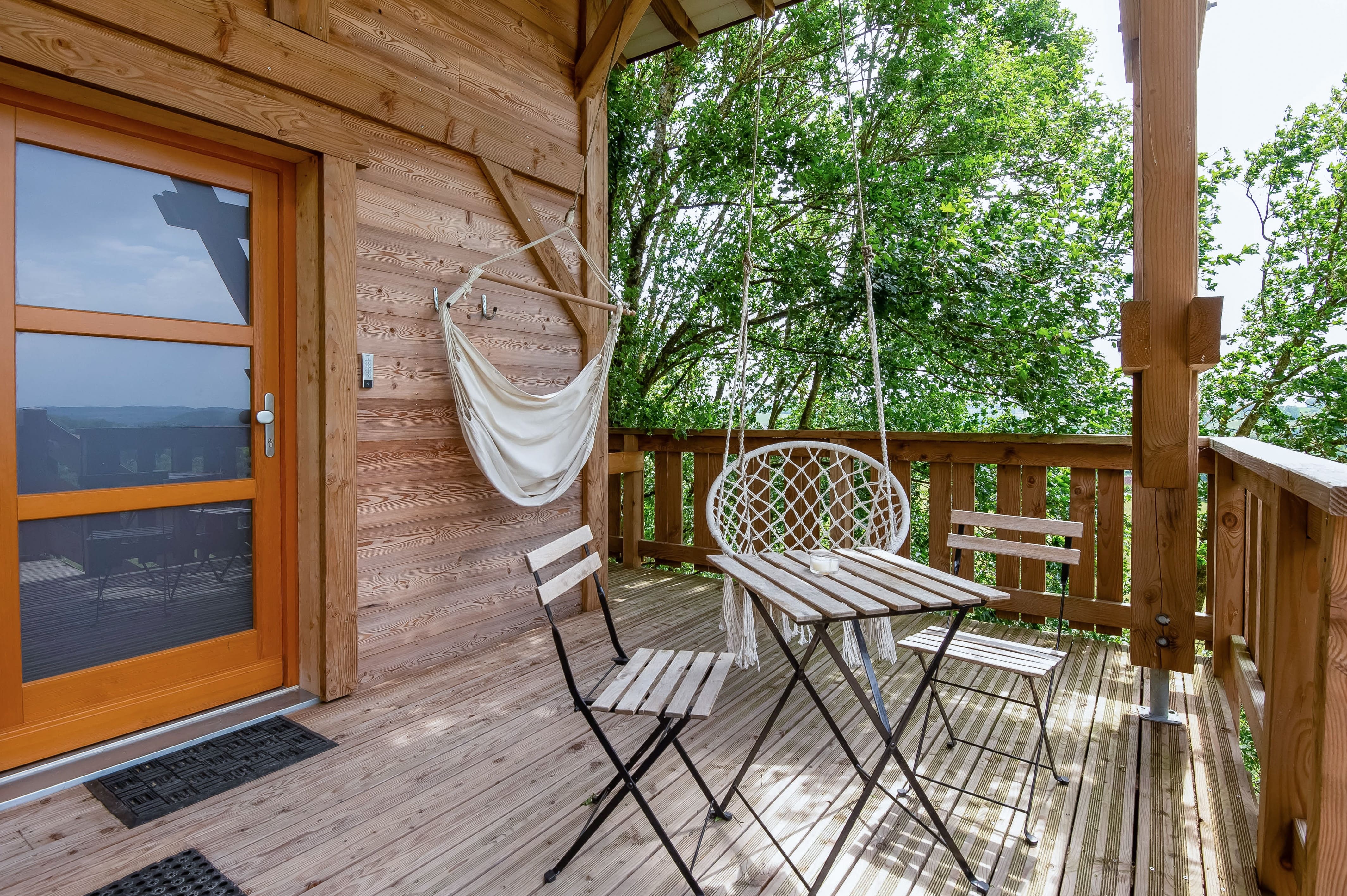 Cottage Spa Orion : une cabane sur pilotis pour une escapade romantique à Ville-Sur-Illon — espace de vie