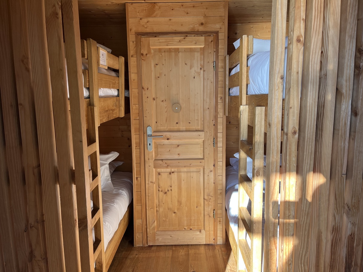 Cabane Spa Bohème : une expérience unique sur pilotis à Sorgues — cuisine
