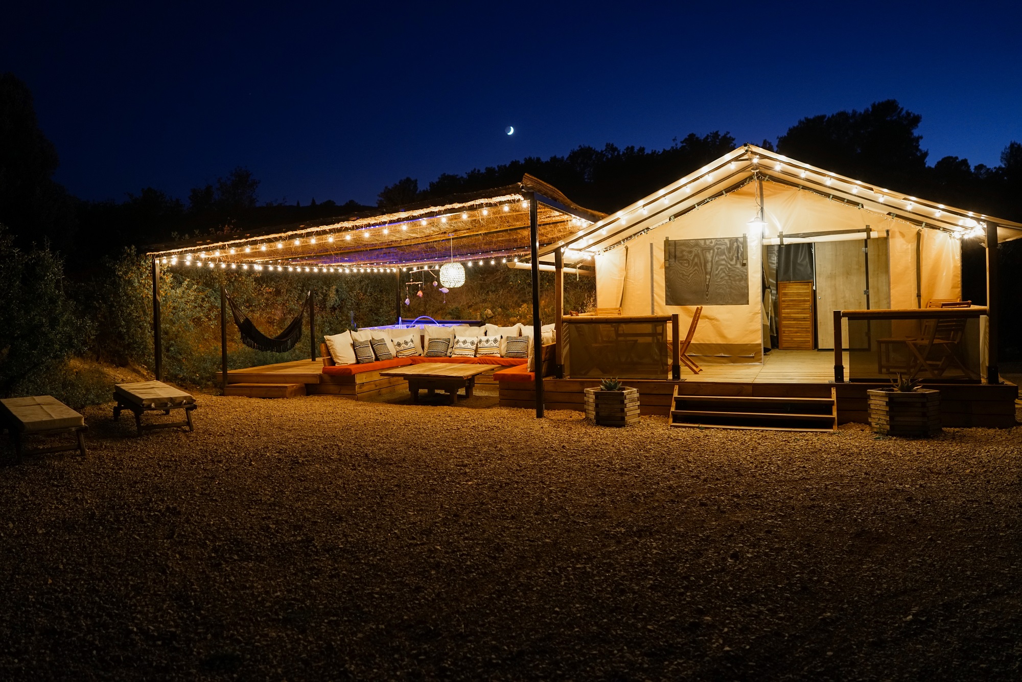 Évasion bohème : cabane avec spa privatif en Provence à Saint-Maximin-La-Sainte-Baume — chambre