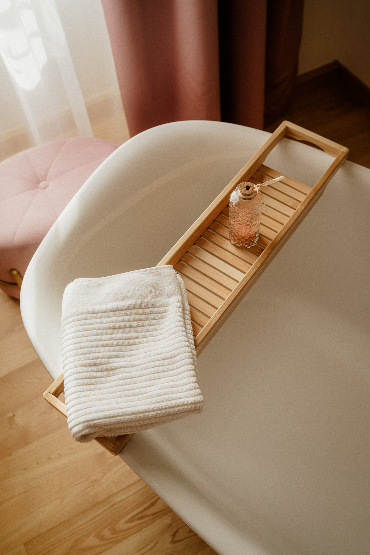 Suite Opale Rose — Maison insolite avec baignoire îlot à Lot à Saint-Cirgues — salle de bain