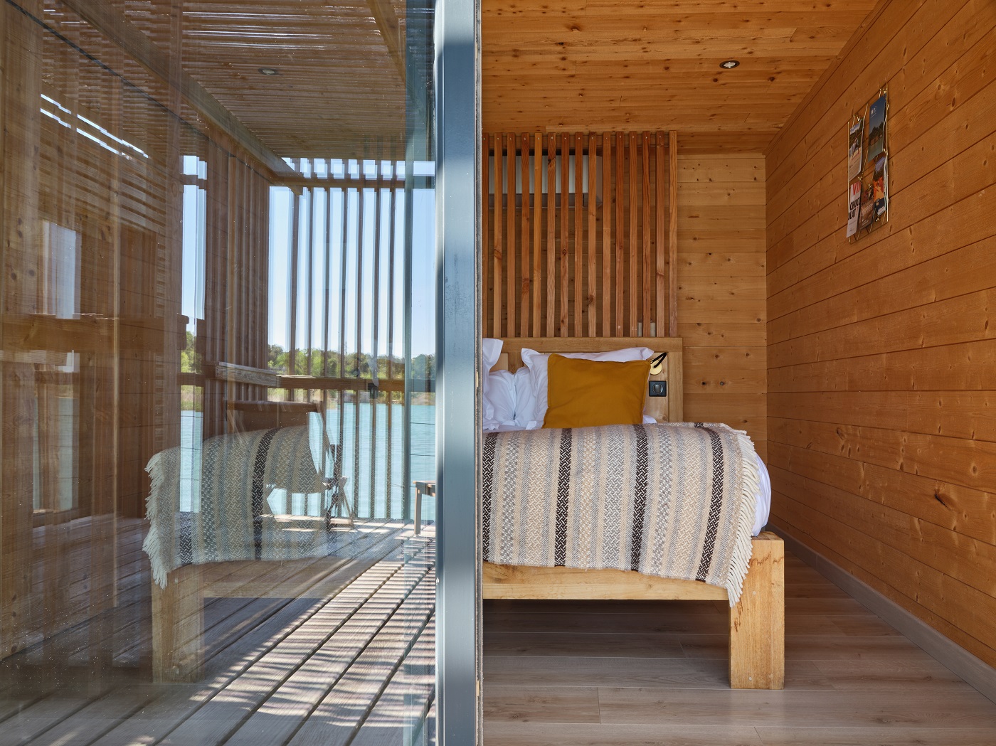 Cabane Spa Elixir : une évasion sur l'eau en Provence à Sorgues — espace de vie