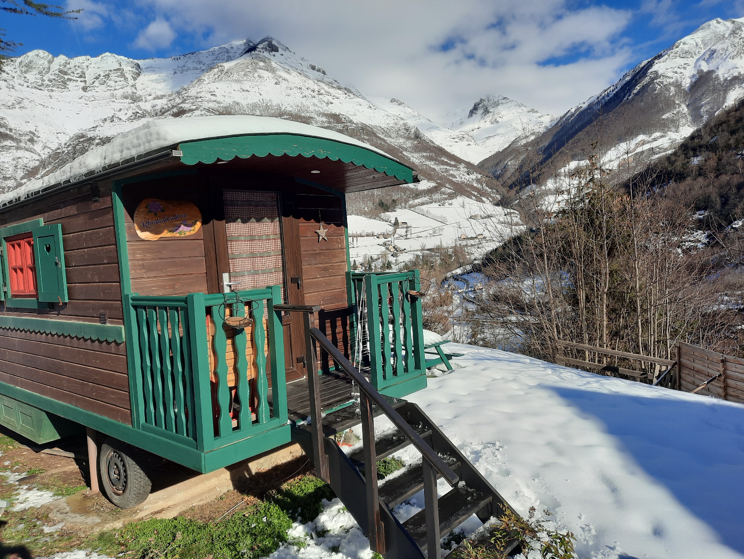 Roulotte Rhododendron : un cocon au cœur des Pyrénées — Roulotte à Gavarnie-Gèdre