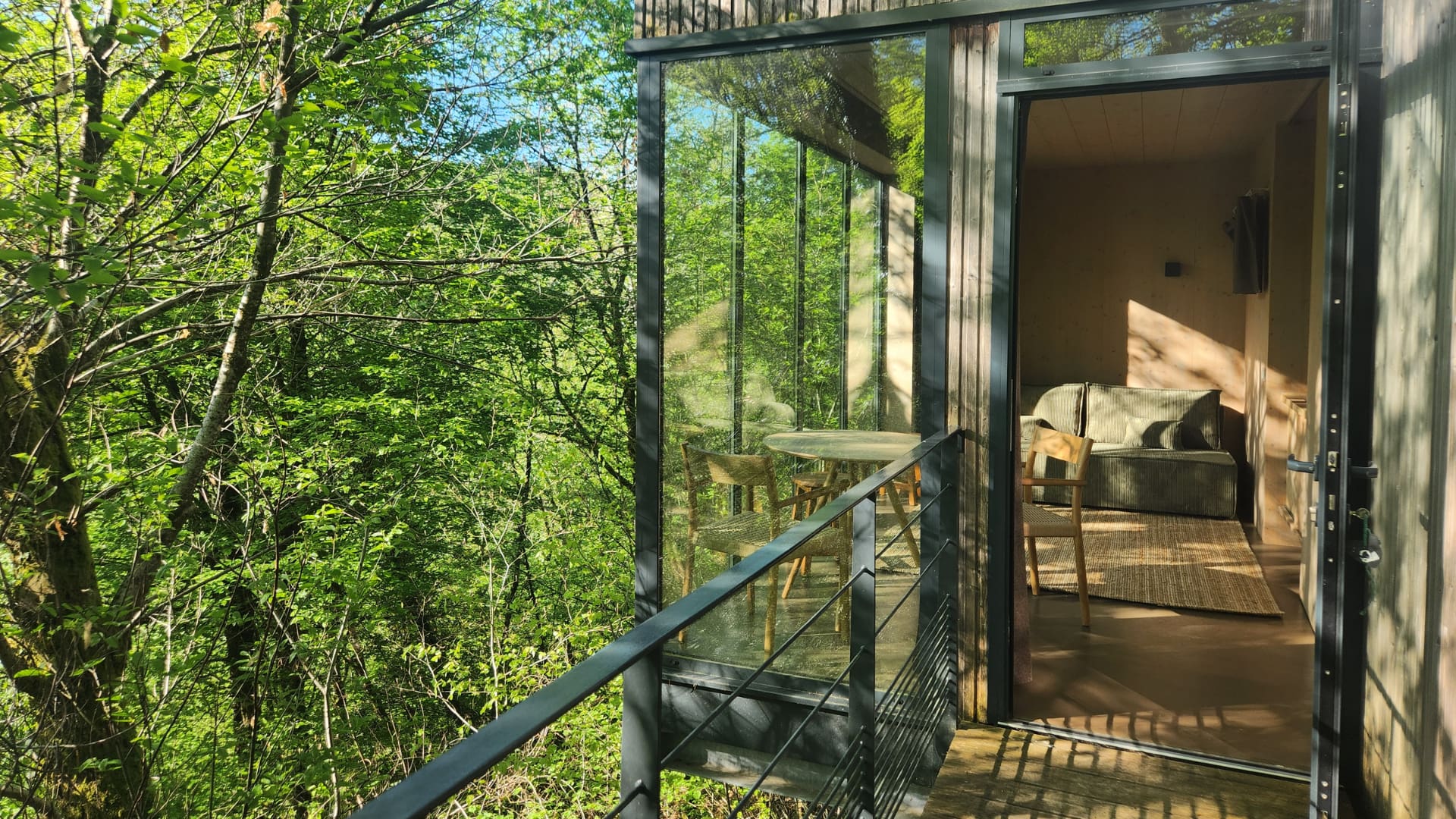 Cabane Epicéa : une expérience suspendue dans les arbres à Meyrignac L’Eglise — espace de vie