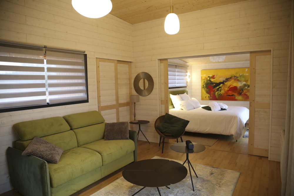 Lodge Spa Bruyère — Ecolodge avec Jacuzzi en Dordogne à Bergerac — salle de bain