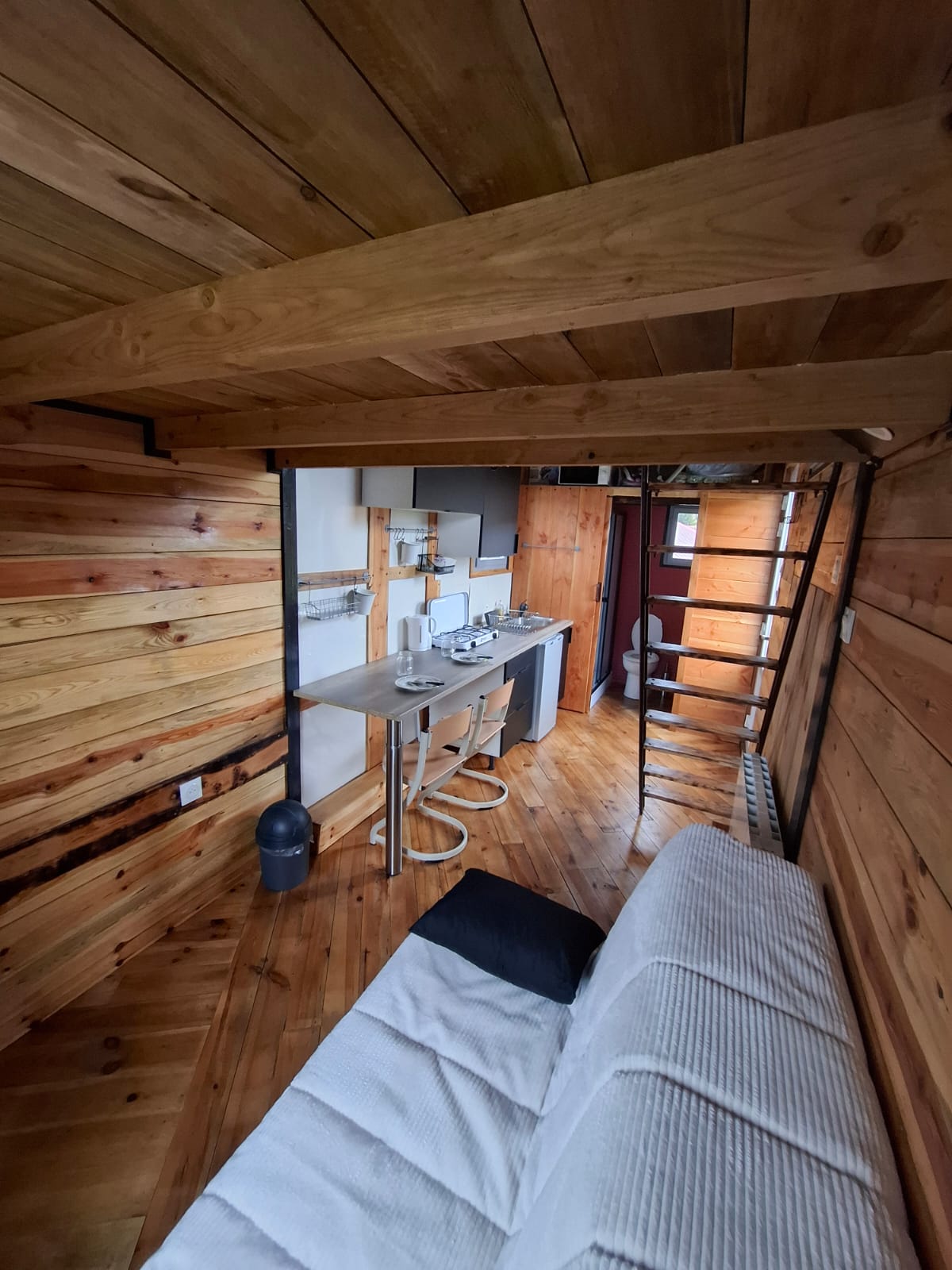 Tiny house 'La Tititiny' — Évasion avec spa à Haute-Loire à Saint-Christophe-d'Allier — vue intérieure