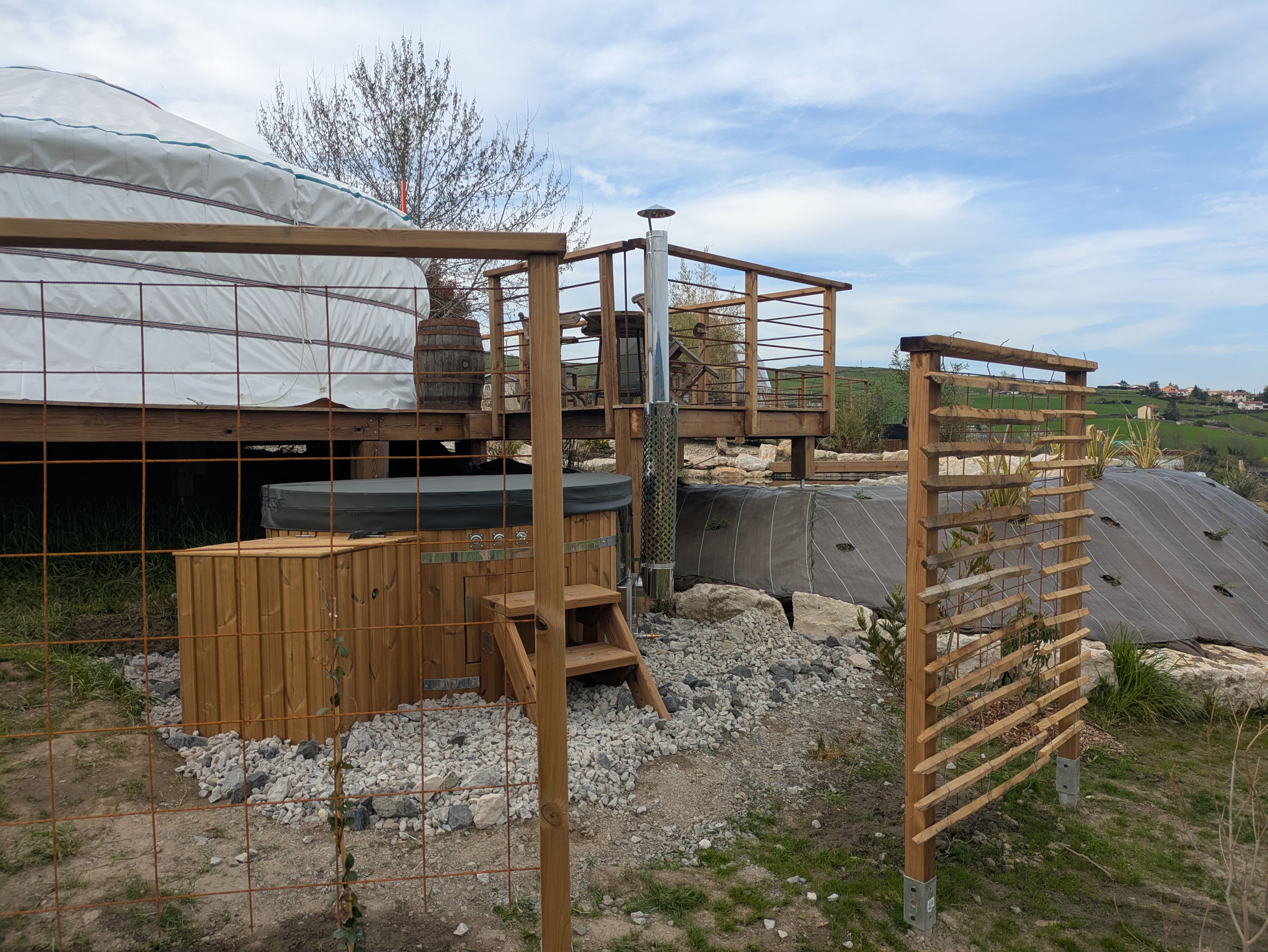 L'âne et sa yourte — Yourte avec spa à Loire à Saint-Étienne — vue depuis la terrasse