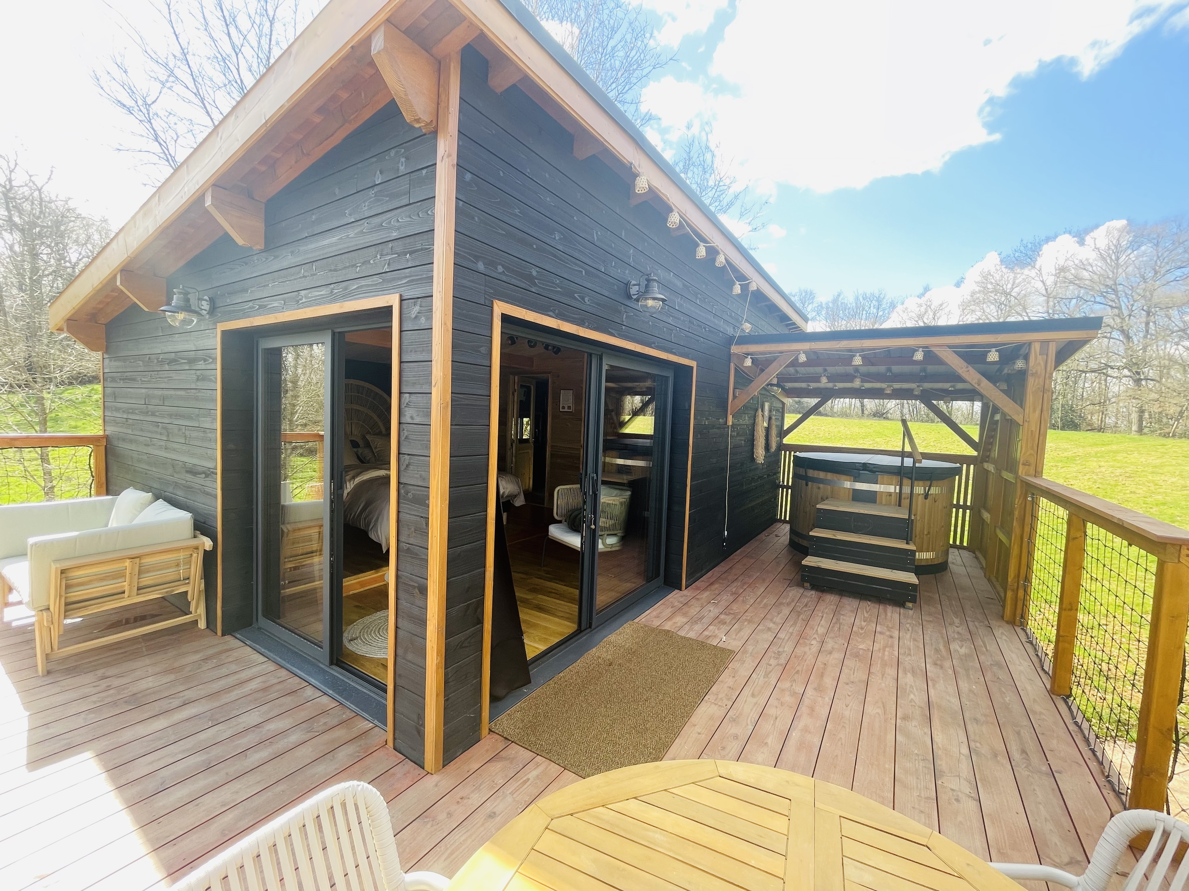 La Cabane Feu de Forêt — Cabane sur pilotis avec spa privatif à Haute-Garonne à Toulouse — cuisine