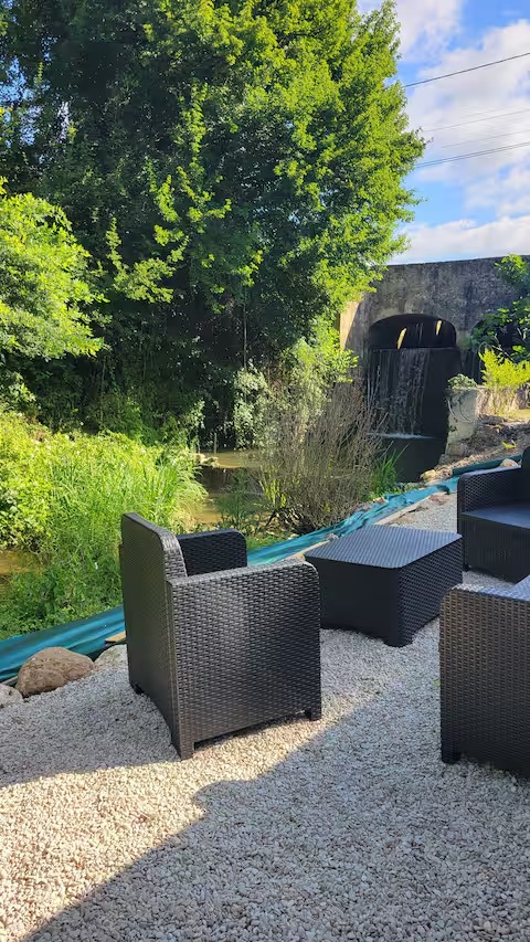 La Roulotte au Moulin de la Fontaine — Roulotte avec Spa à Loiret à Orléans — salle de bain