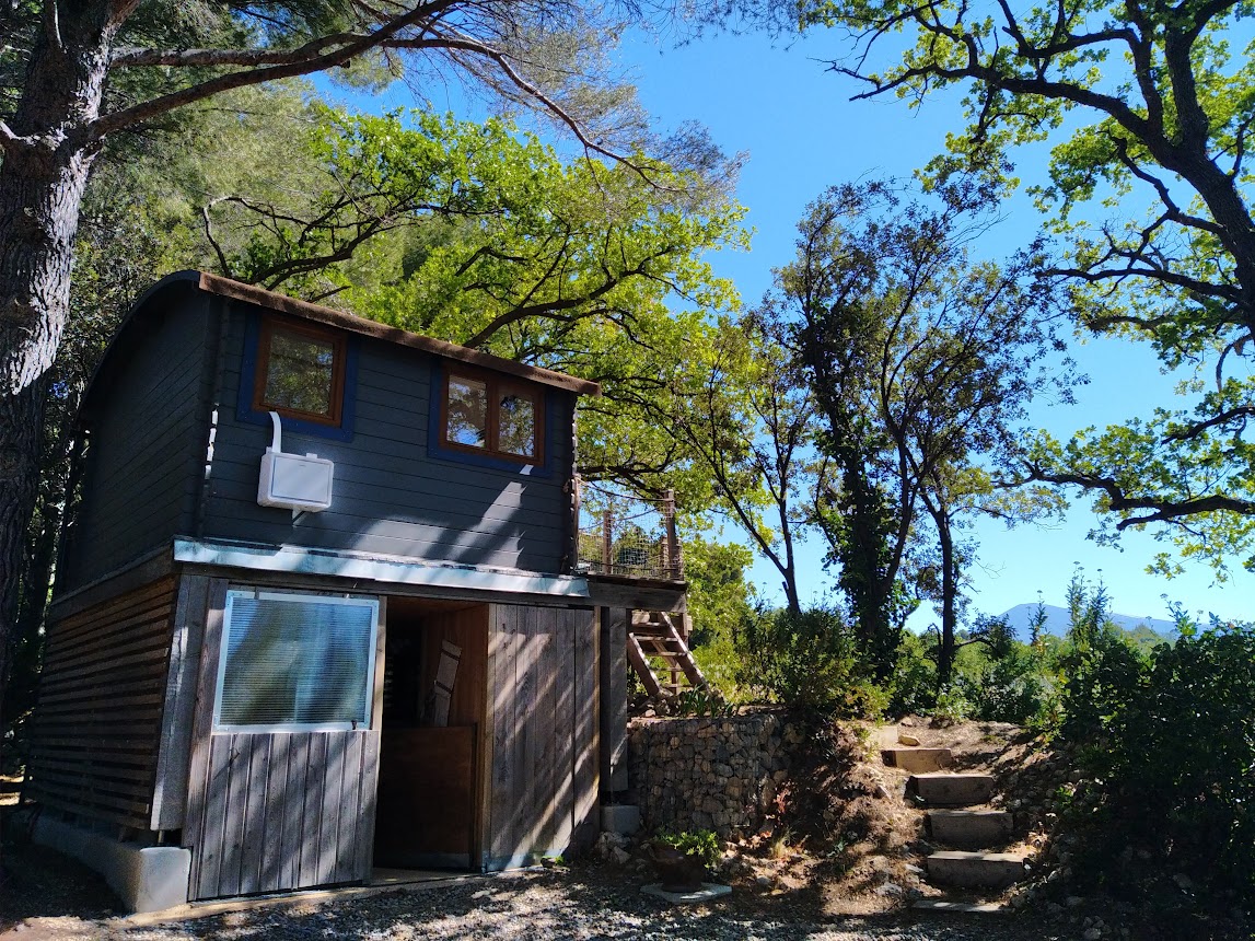 La Cabane du Ventoux — Cabane sur pilotis avec vue imprenable à Vaucluse à Fontaine-de-Vaucluse — chambre