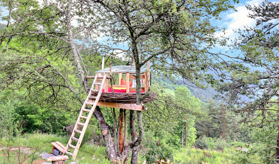 Le Nid : une cabane dans les arbres au cœur de la nature ardéchoise à Rochepaule — salle de bain