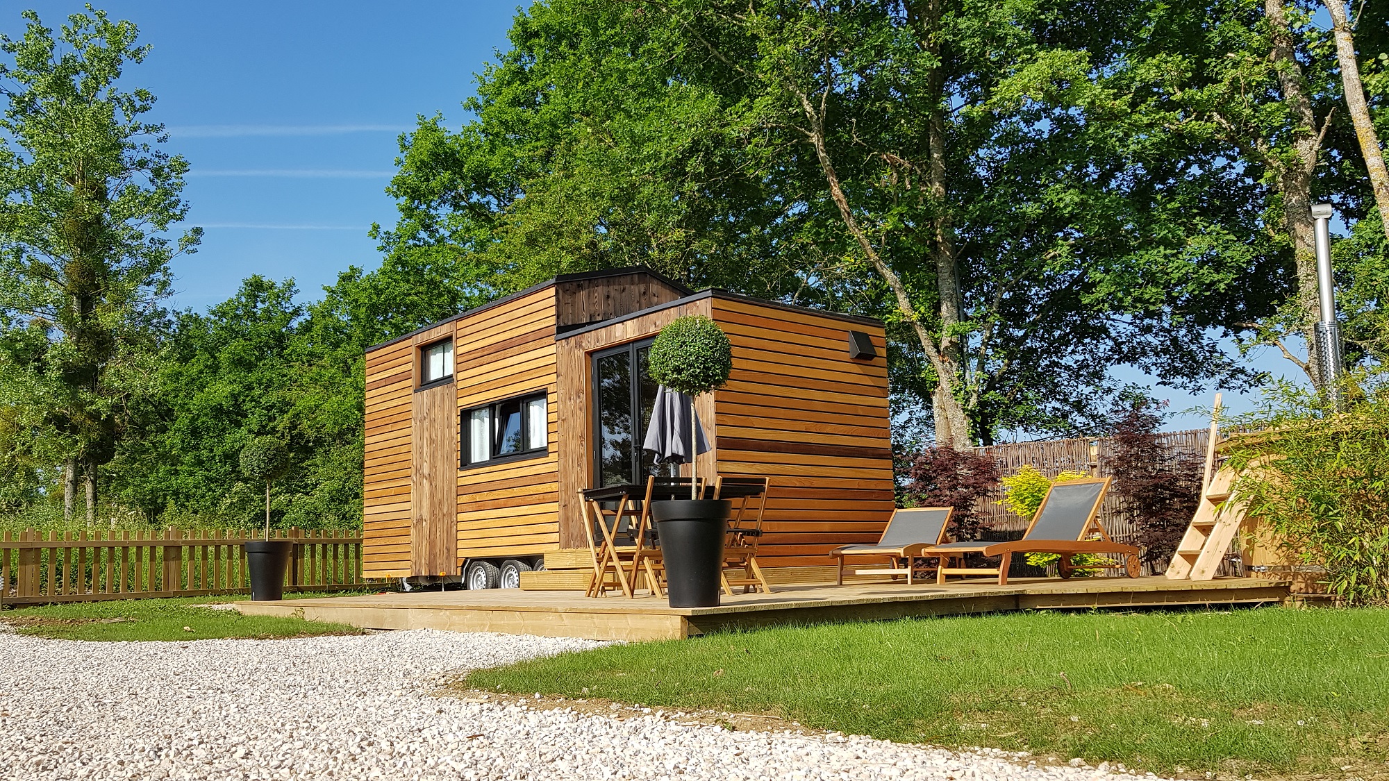 Tiny house moderne avec spa privatif en Bourgogne à Chassey — vue intérieure