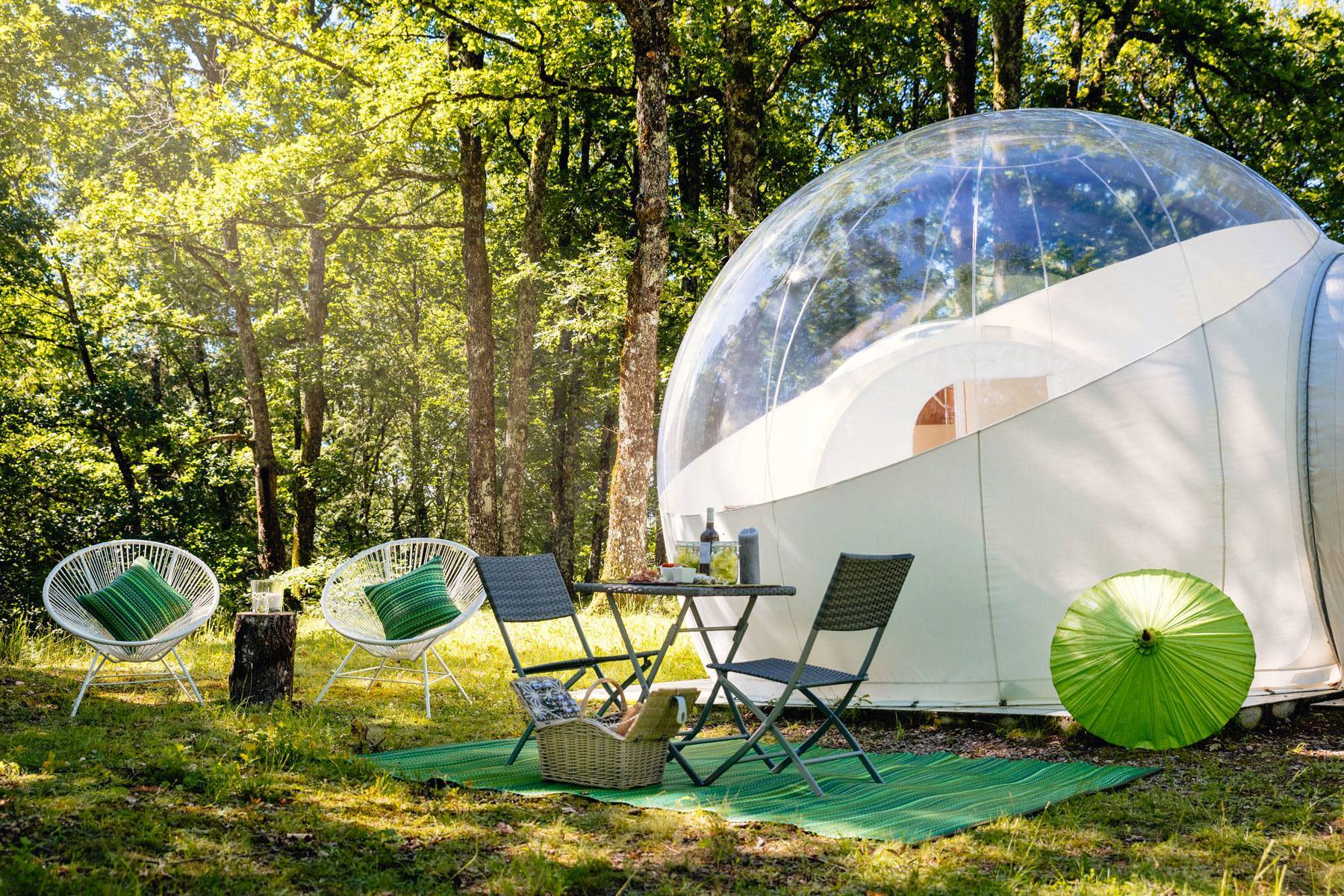 Séjournez dans une bulle suspendue en Midi-Pyrénées à Najac — vue intérieure
