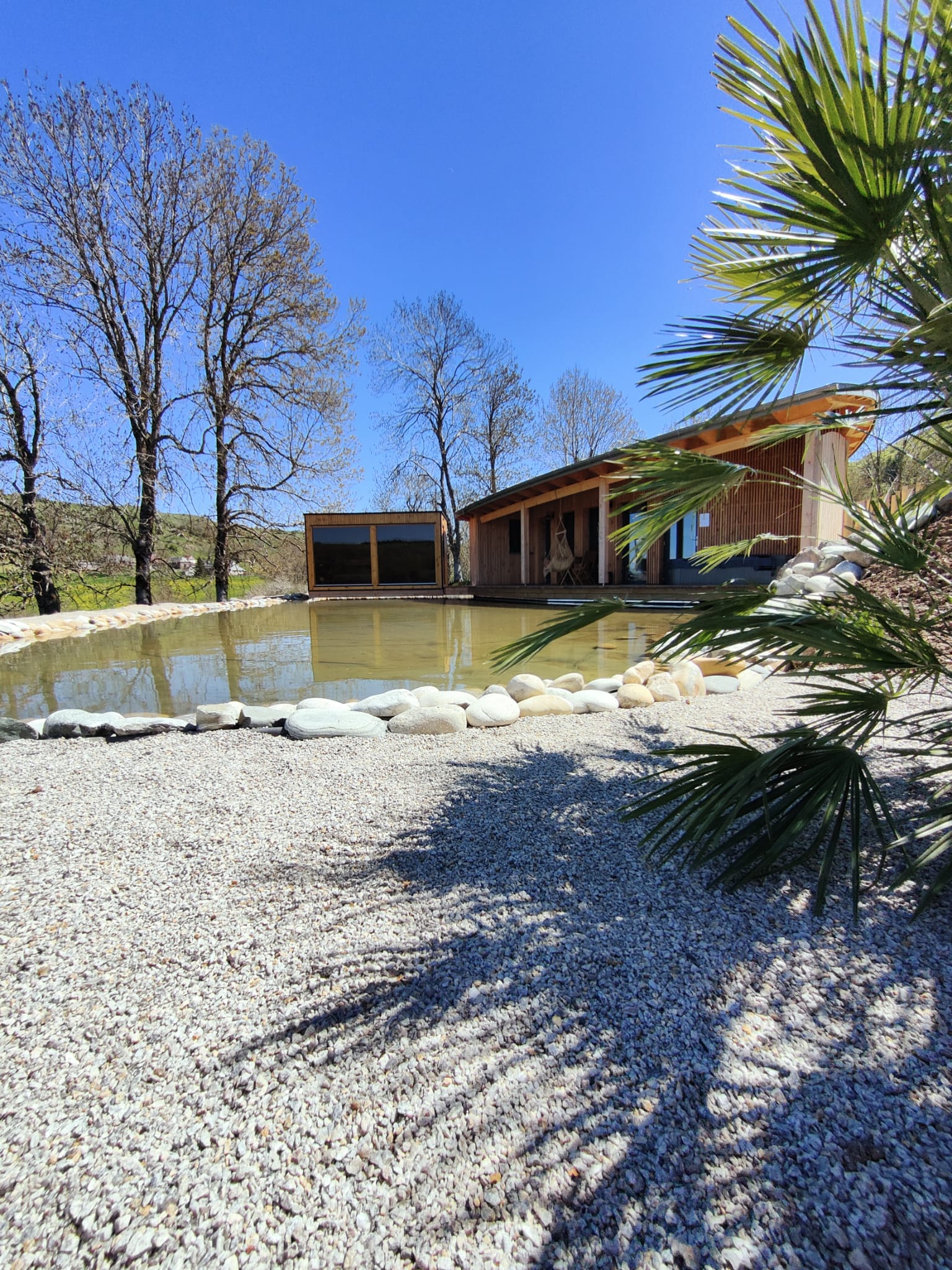 Cabane sur pilotis avec spa et sauna en Auvergne à Ségur-Les-Villas — vue intérieure
