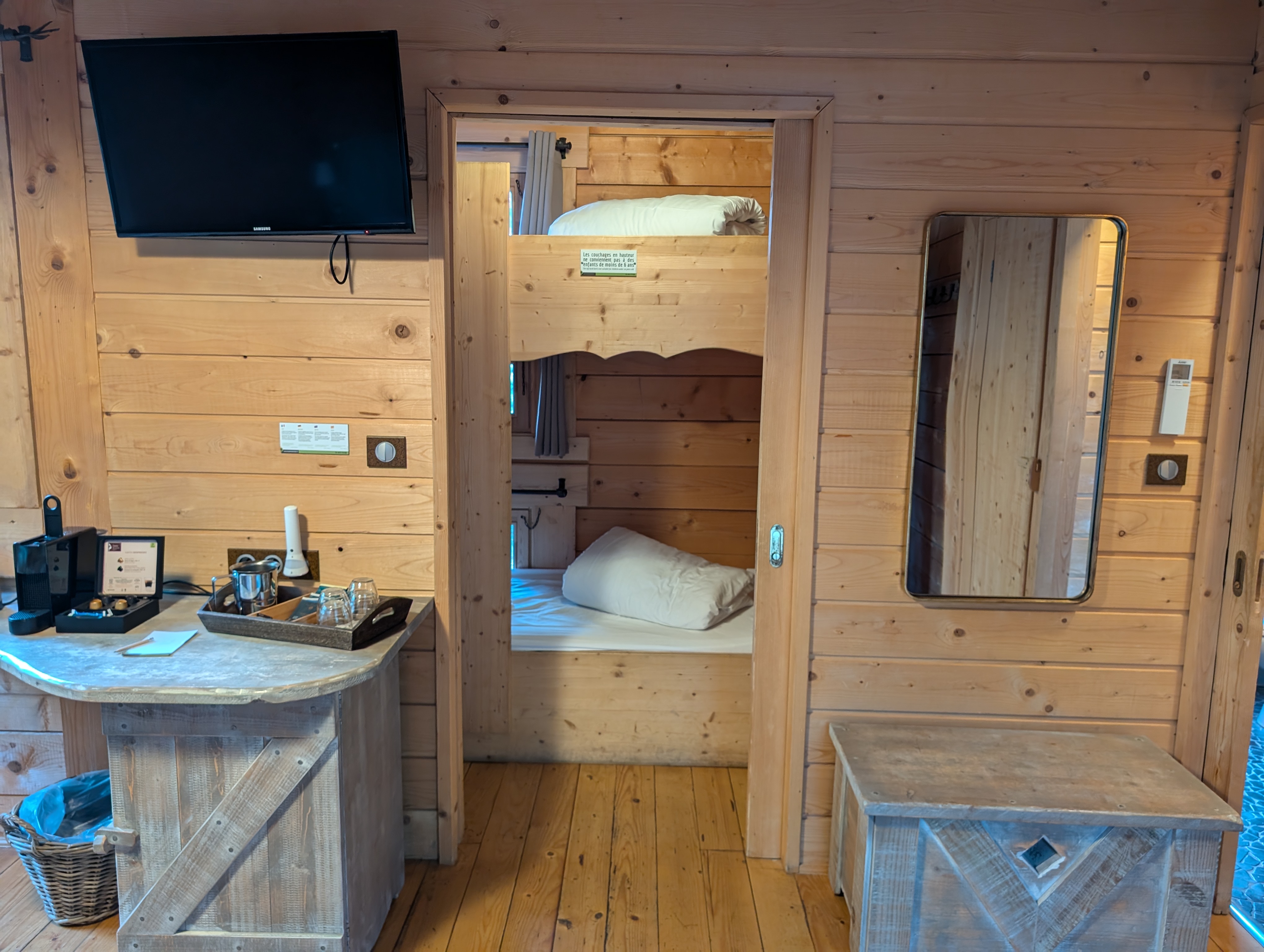 Cabane Refuge : une expérience suspendue en pleine nature à Villalier — espace de vie