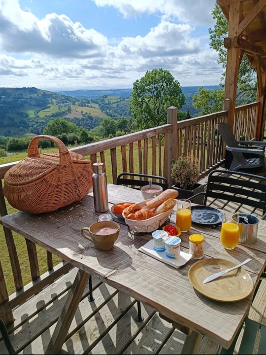 Cabane l'Embène & Spa : une escapade insolite en Auvergne à Carlat — salle de bain