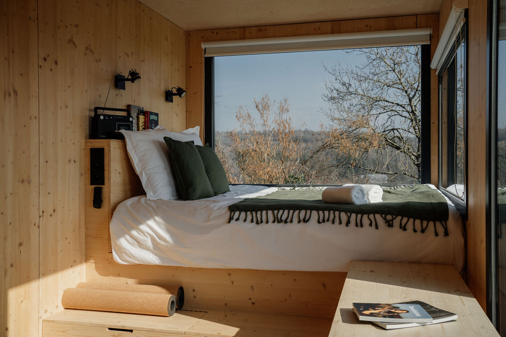 Tiny house moderne au cœur des montagnes et vignes du Bugey à Revonnas — chambre