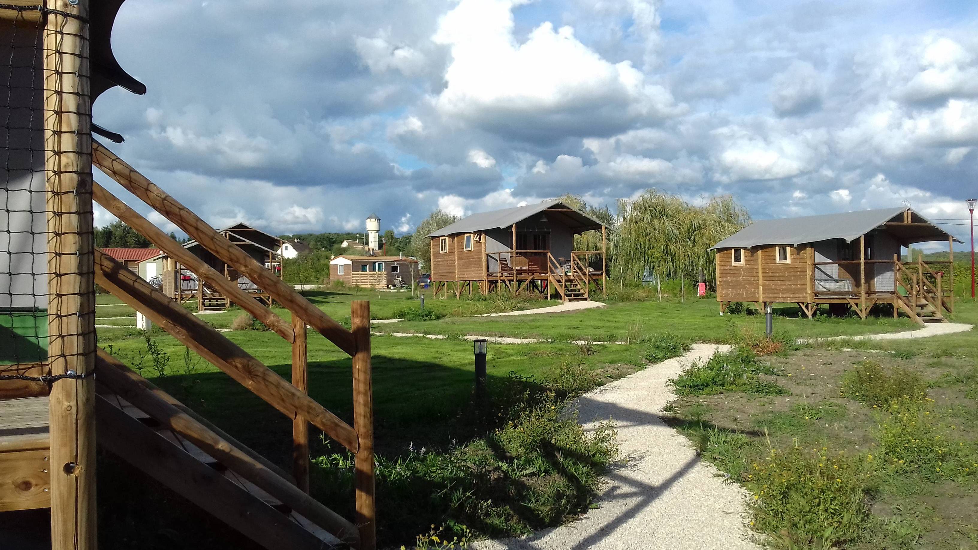 Lodge sur pilotis Africa : une escapade romantique en pleine nature à Mont Près Chambord — environnement naturel