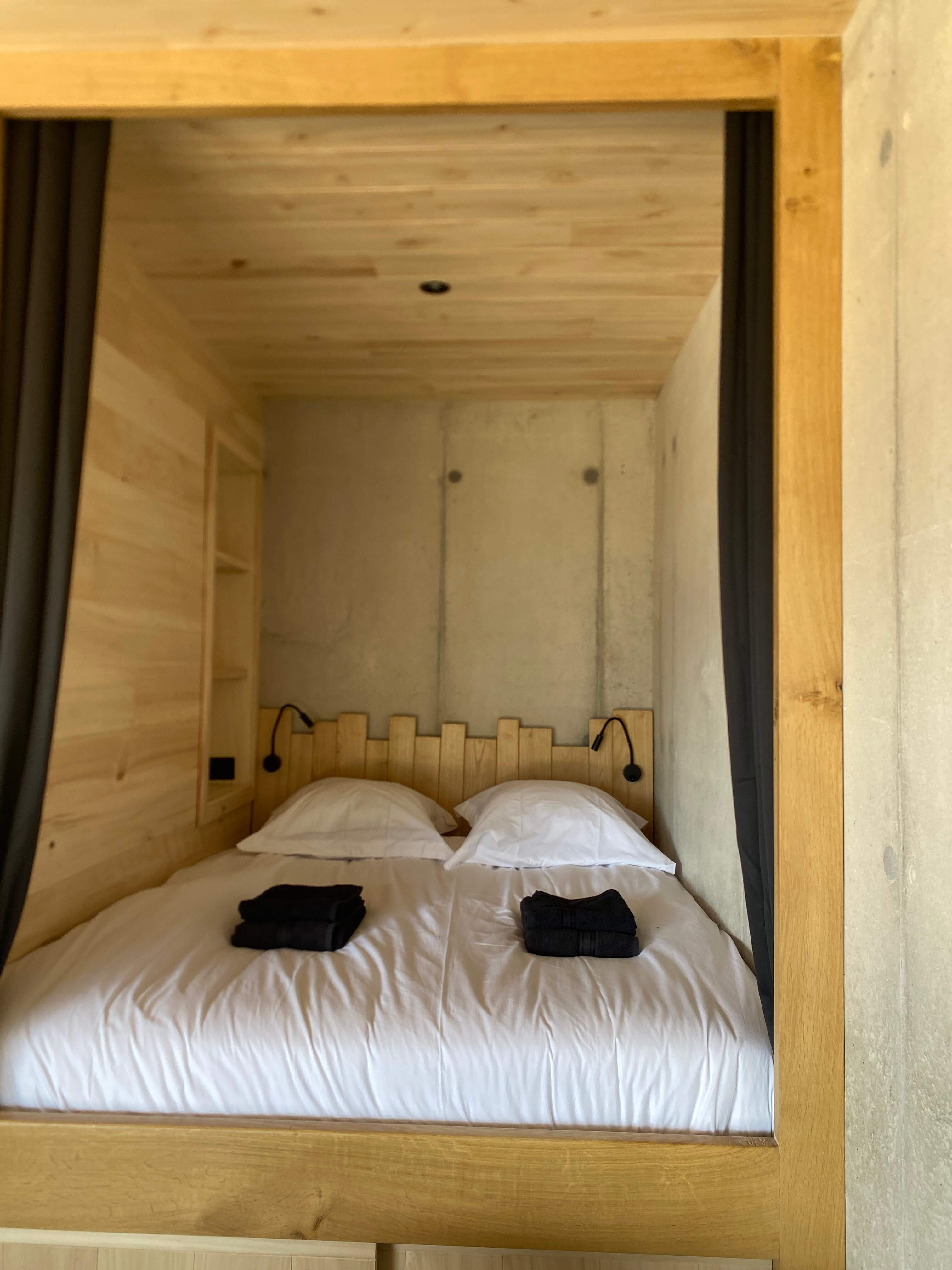 L'échappée des causses — Maison troglodyte avec spa à Aveyron à Saint-Jean-du-Bruel — cuisine