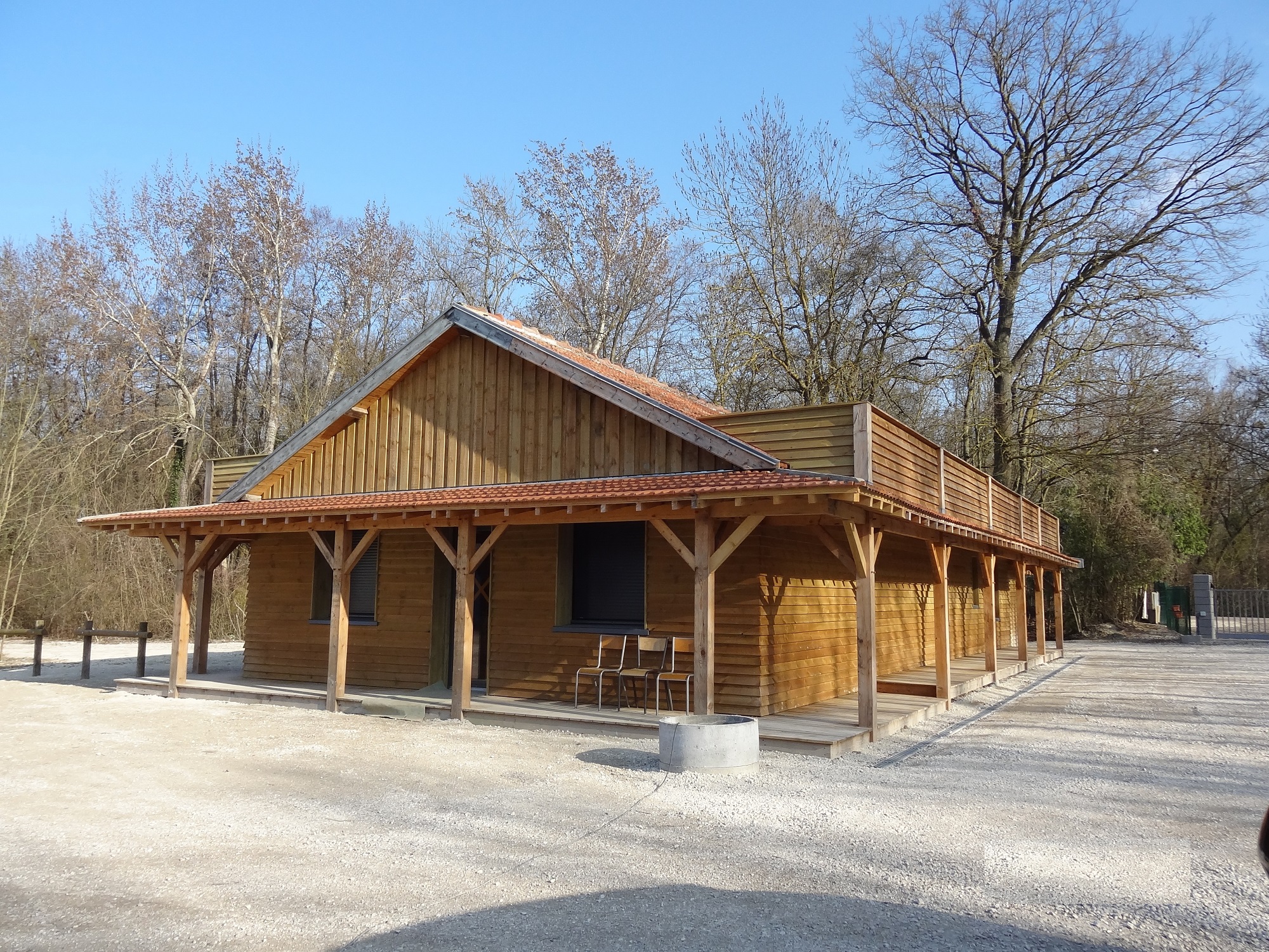Cottage Western City : une cabane au cœur de la nature à Barberey St Sulpice — espace de vie