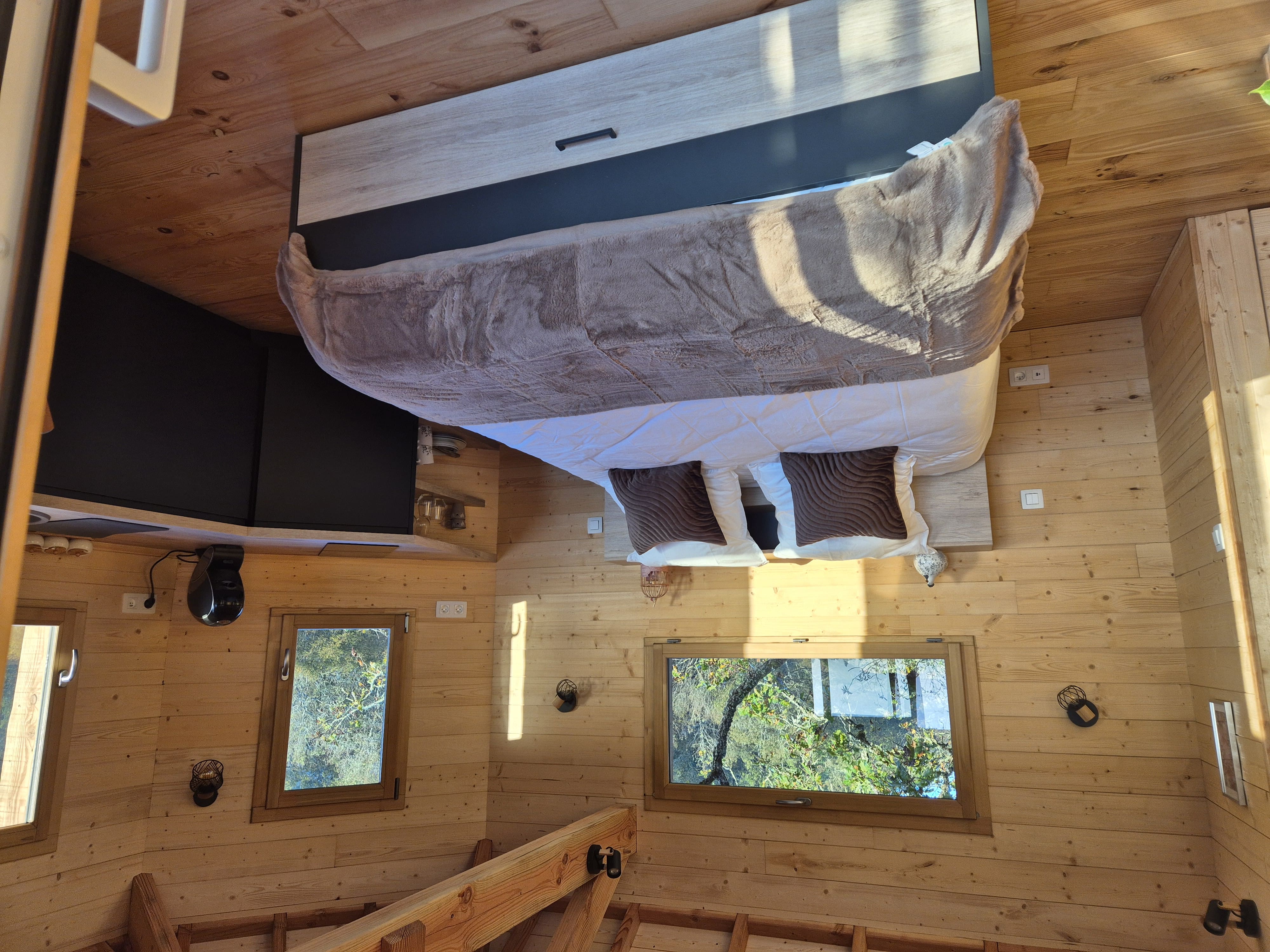 La Cabane des Nids en Périgord — Nuit perchée avec spa à 7m en Dordogne à Périgueux — salle de bain