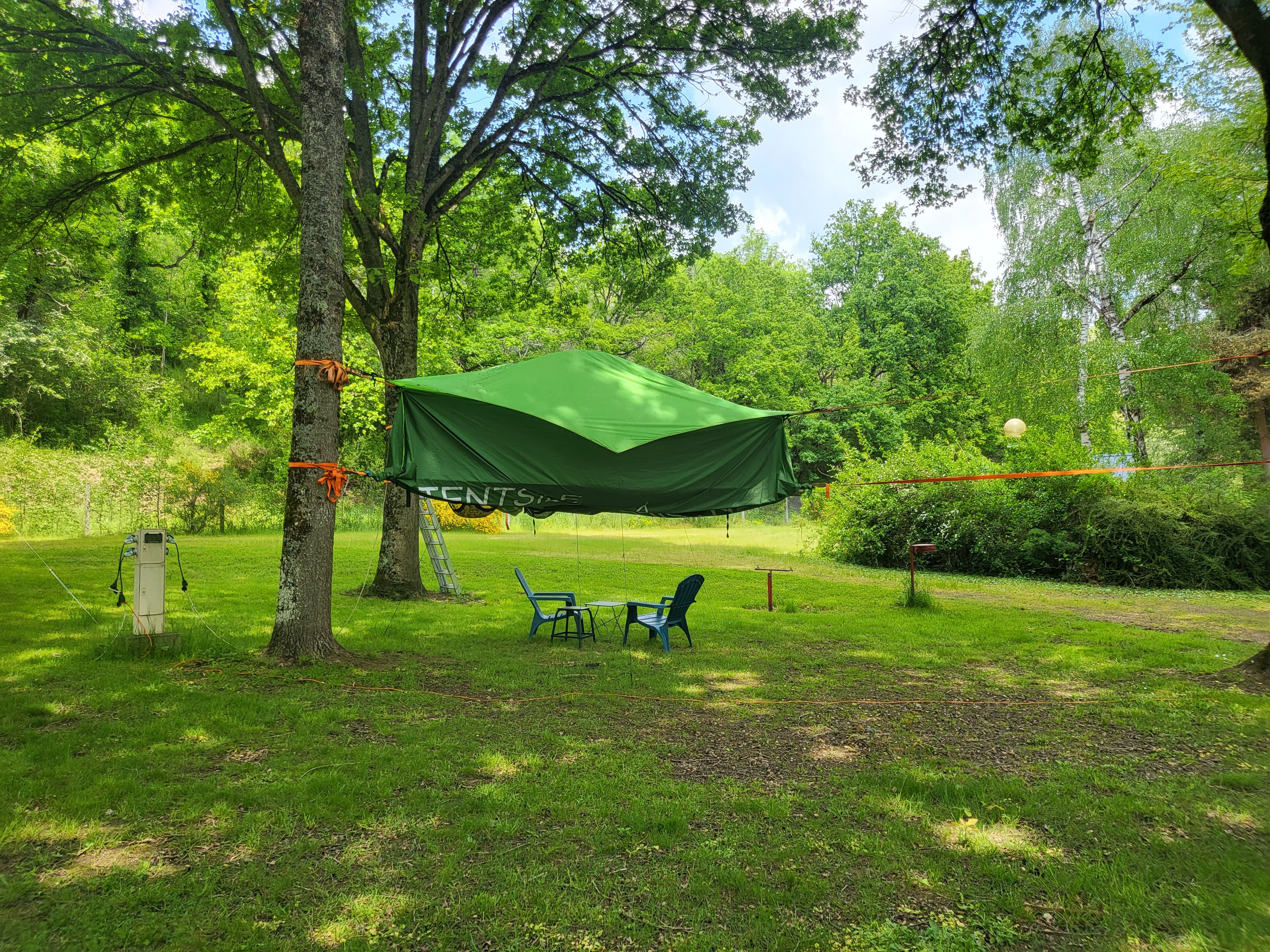 Tente suspendue en pleine nature au cœur de l'Auvergne à Huriel — salle de bain
