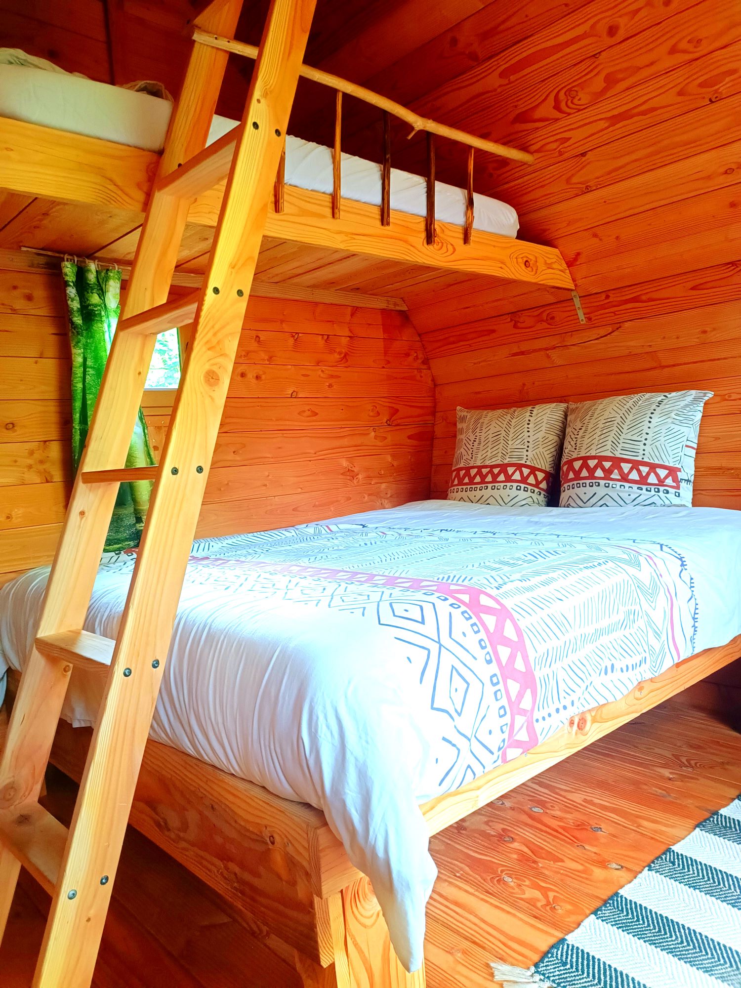 Mini cabane châtaigne Figarette : une évasion en pleine nature à Peyremale — salle de bain