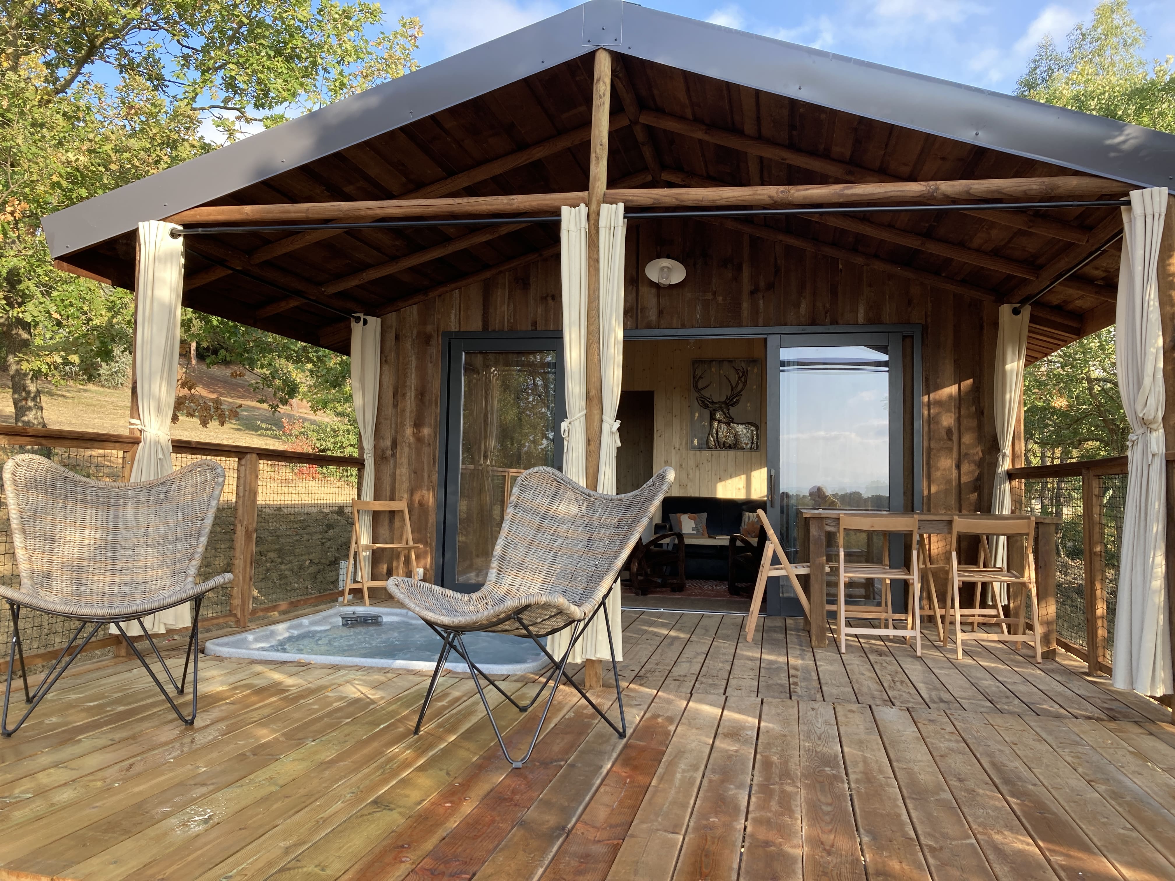 Cabane sur pilotis La Dame du Château avec spa privatif à Villarzel Du Razès — cuisine