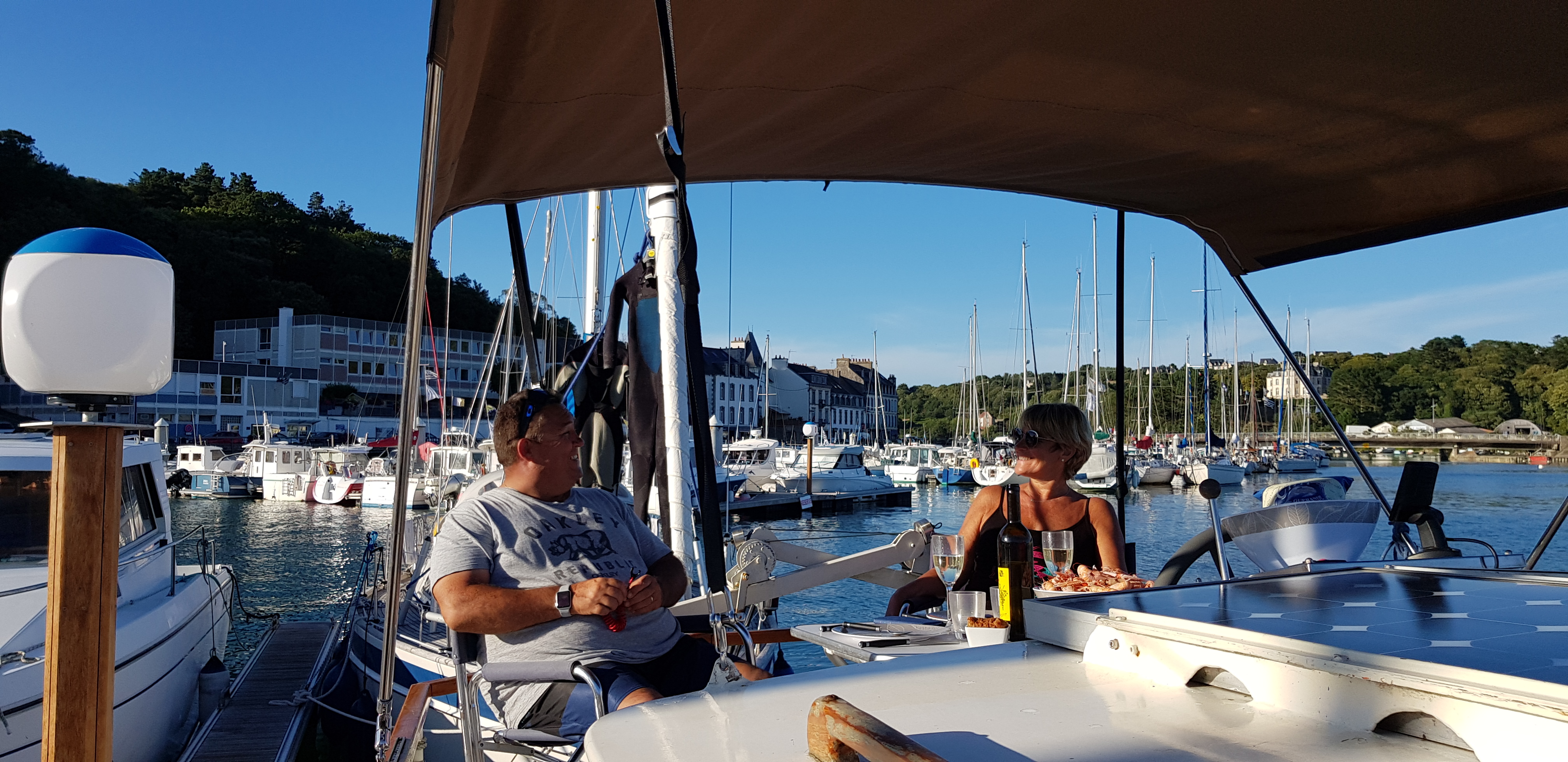 Vivez l'expérience unique du Yacht Time Out à Audierne — cuisine