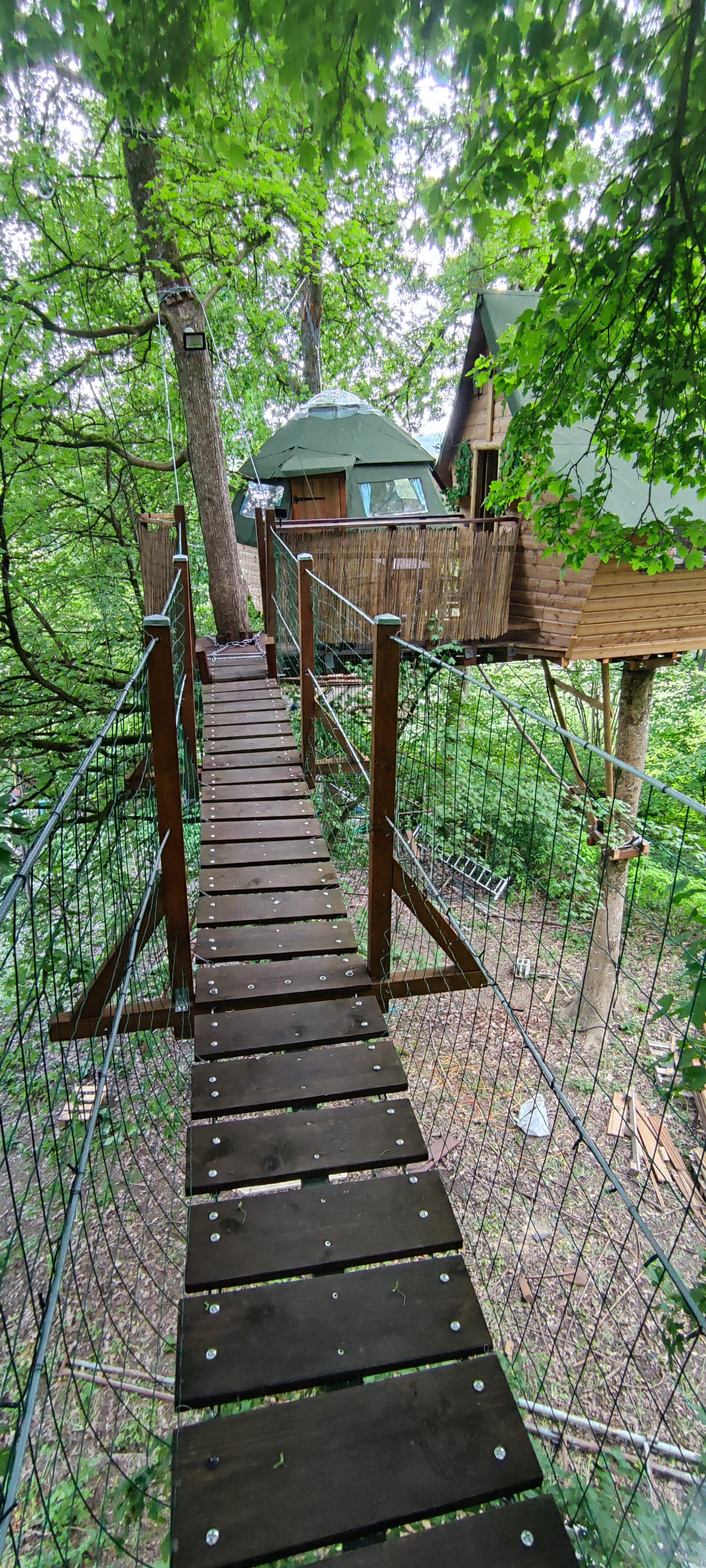 Le Nid des Farfadets : une cabane perchée au cœur de la nature à Chamigny — vue intérieure