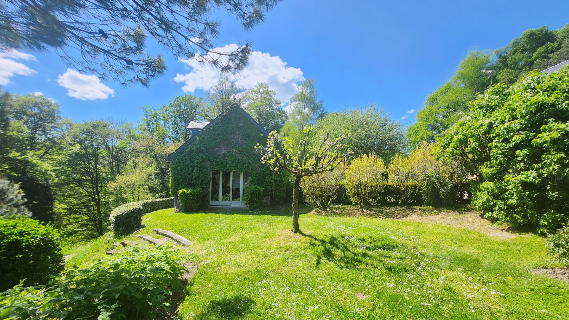 Le Cottage : une maisonnette au cœur du Limousin à Meyrignac L’Eglise — espace de vie