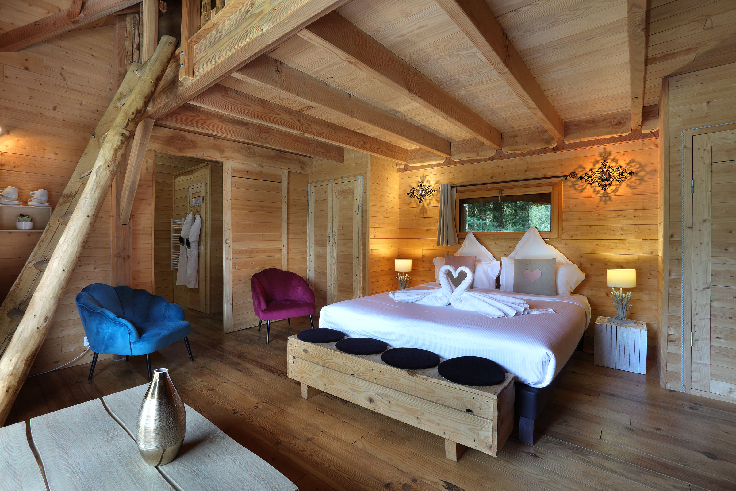 Lodge Classique Bain Scandinave — Cabane dans les arbres à Larringes en Haute-Savoie à Larringes — espace de vie