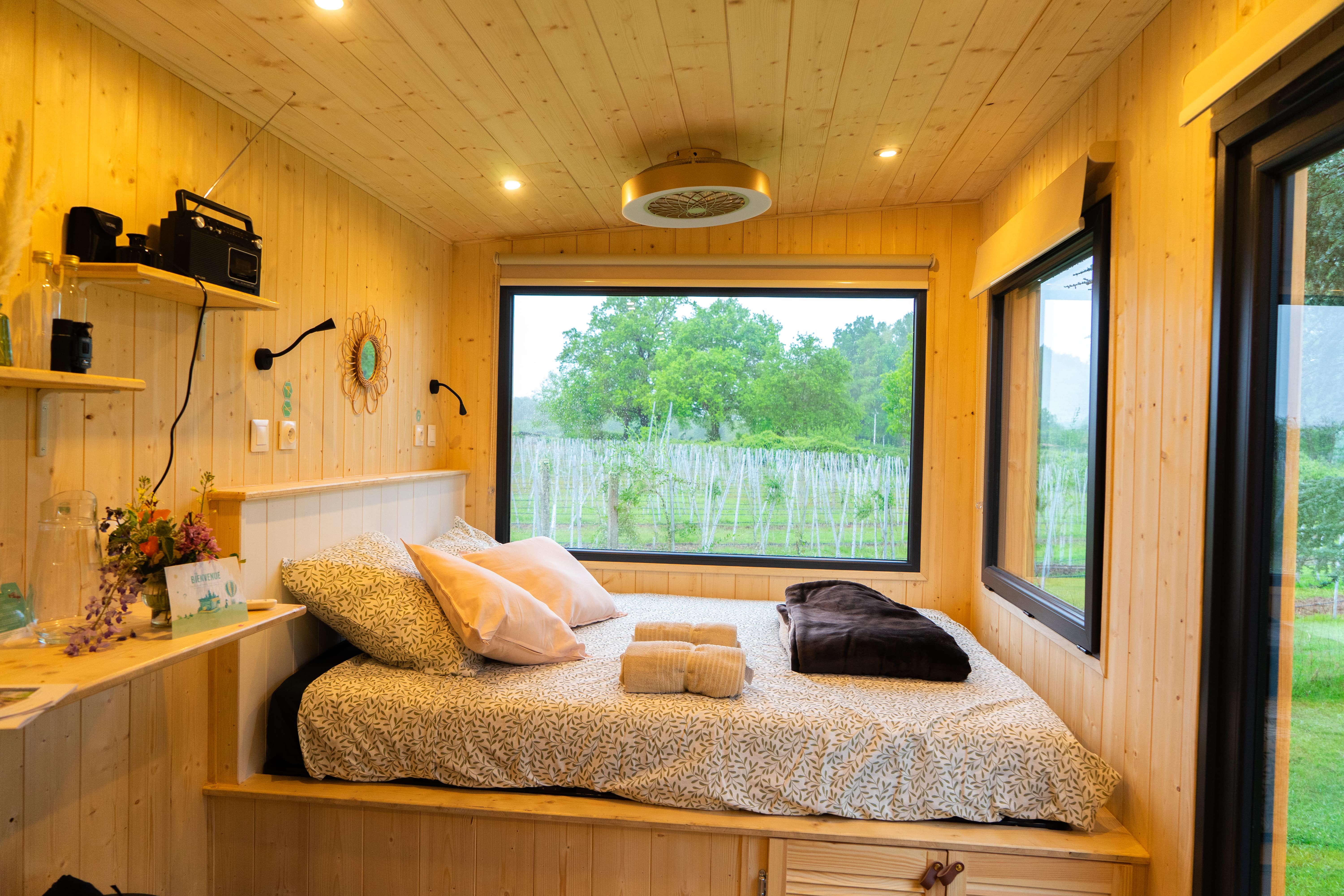 Le Clos des Gojis — Tiny House avec spa à Mouliets (Gironde) à Mouliets-et-Villemartin — espace de vie