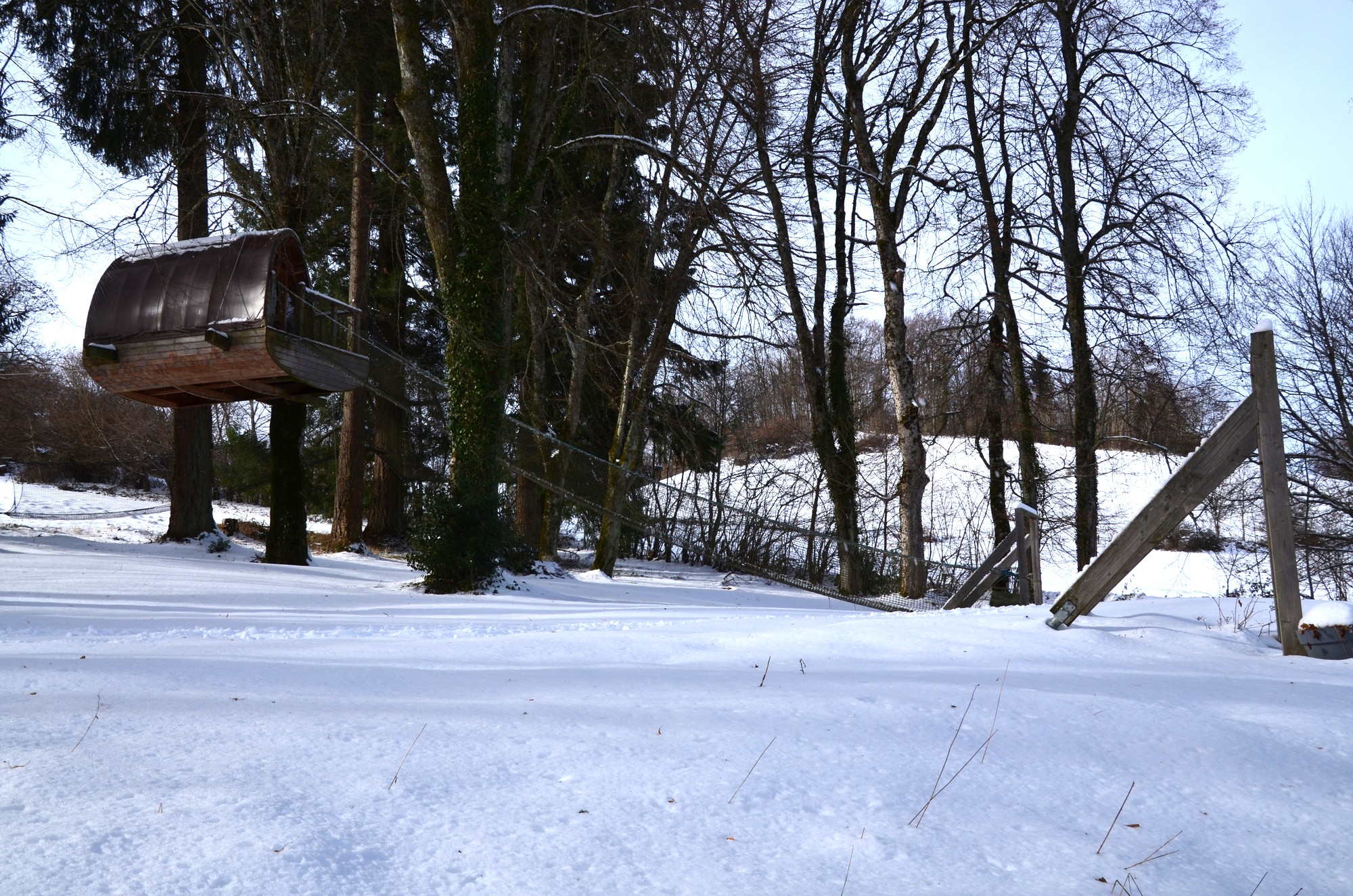 Cabane accès passerelle & Spa privatisable — Nuit perchée en Isère à Saint-Quentin-sur-Isère — salle de bain