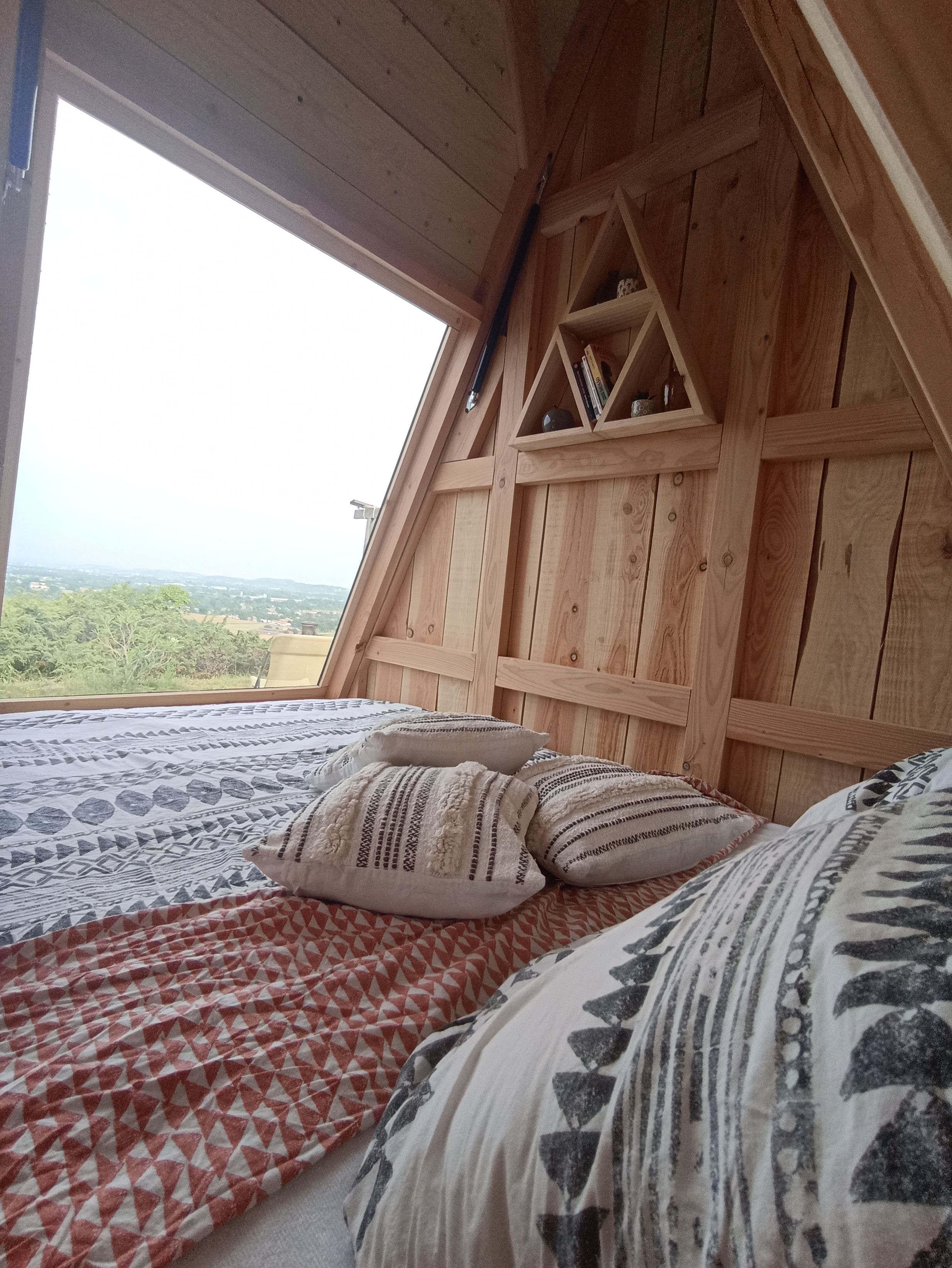 Cabane Estelas : une évasion au cœur des Midi-Pyrénées à Castelnau De Levis — chambre
