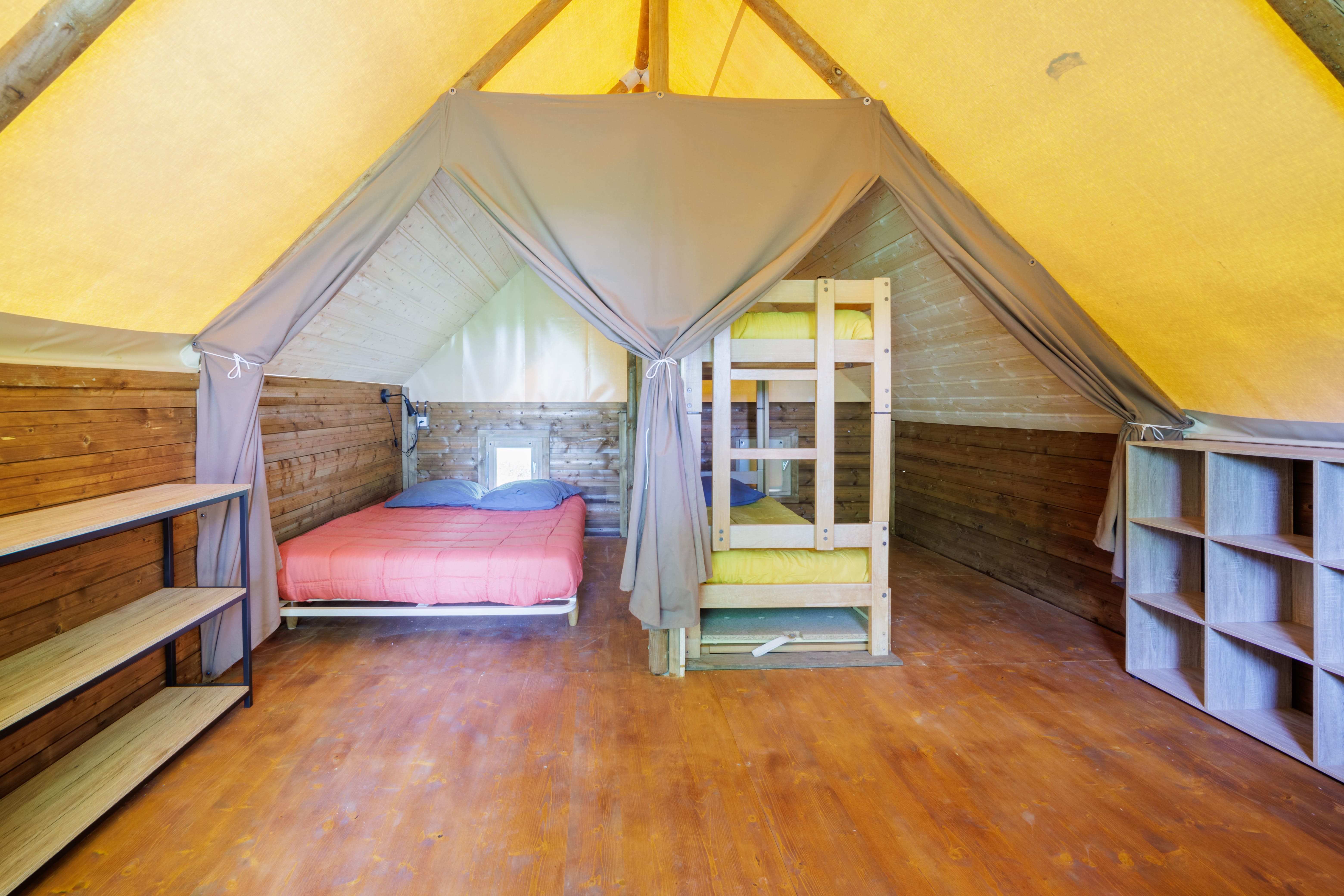 Cabane Aventure — Séjour nature avec spa à La Clairière (Lot) à Cahors — espace de vie